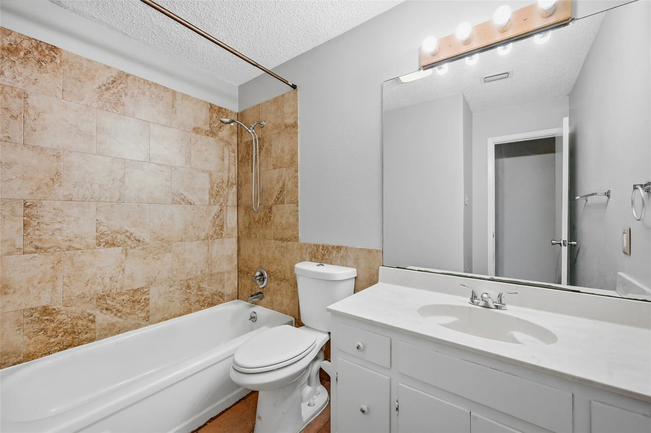 Single Family Residence For Rent in Grayson County , 1312 Churchill Way, Sherman, Texas 75092, 3 Bedroom, 2 Bathroom, 1 Garage spaces, 1,212 Sqft, built in 1972, mls#21386169, Real Estate Agent in Sherman, Homes For Rent in Grayson county, Homes For Rent in Sherman, Realtor in Sherman Texas, Real Estate Brokerage Independent Realty Texas, Luminita Cordes Realtor