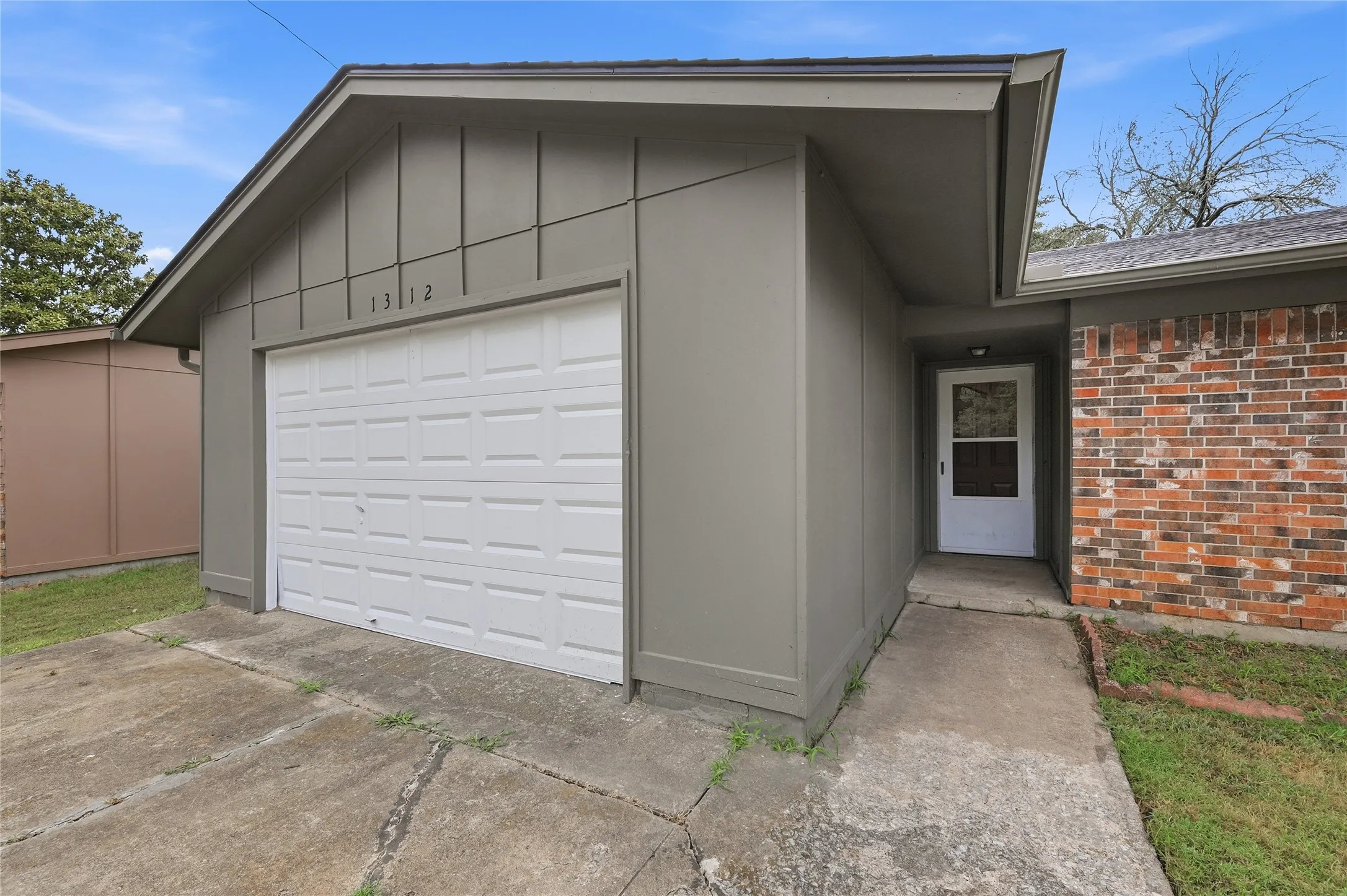 Single Family Residence For Rent in Grayson County , 1312 Churchill Way, Sherman, Texas 75092, 3 Bedroom, 2 Bathroom, 1 Garage spaces, 1,212 Sqft, built in 1972, mls#21386169, Real Estate Agent in Sherman, Homes For Rent in Grayson county, Homes For Rent in Sherman, Realtor in Sherman Texas, Real Estate Brokerage Independent Realty Texas, Luminita Cordes Realtor