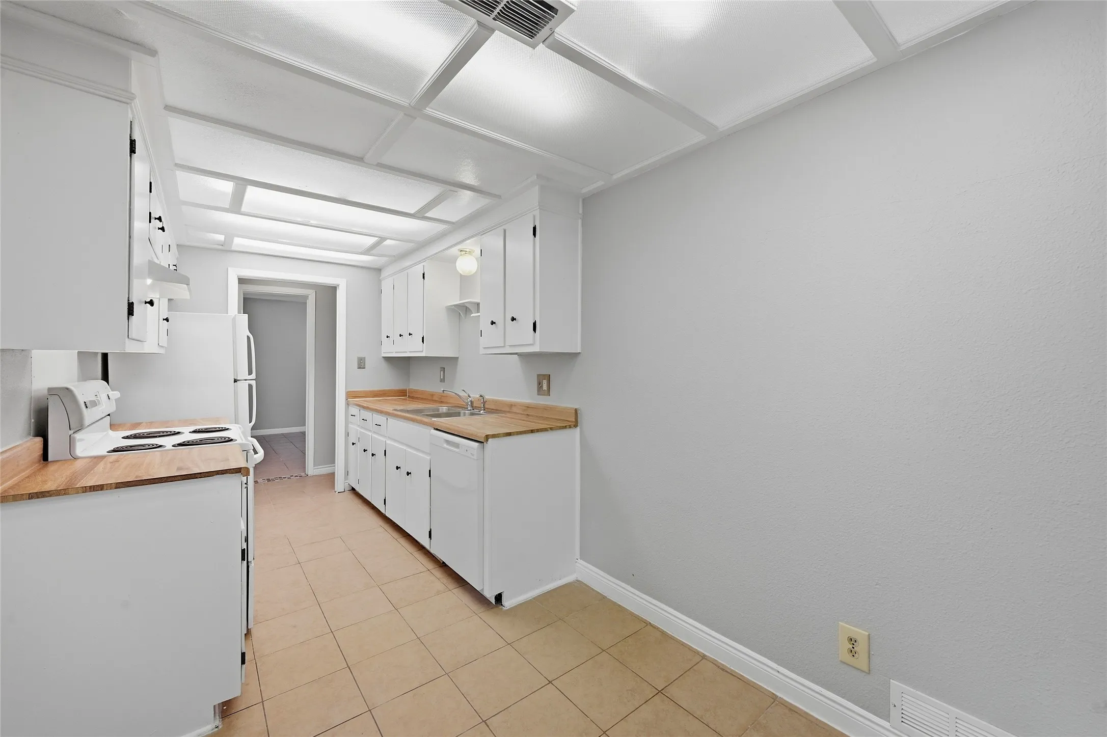 Single Family Residence For Rent in Grayson County , 1312 Churchill Way, Sherman, Texas 75092, 3 Bedroom, 2 Bathroom, 1 Garage spaces, 1,212 Sqft, built in 1972, mls#21386169, Real Estate Agent in Sherman, Homes For Rent in Grayson county, Homes For Rent in Sherman, Realtor in Sherman Texas, Real Estate Brokerage Independent Realty Texas, Luminita Cordes Realtor