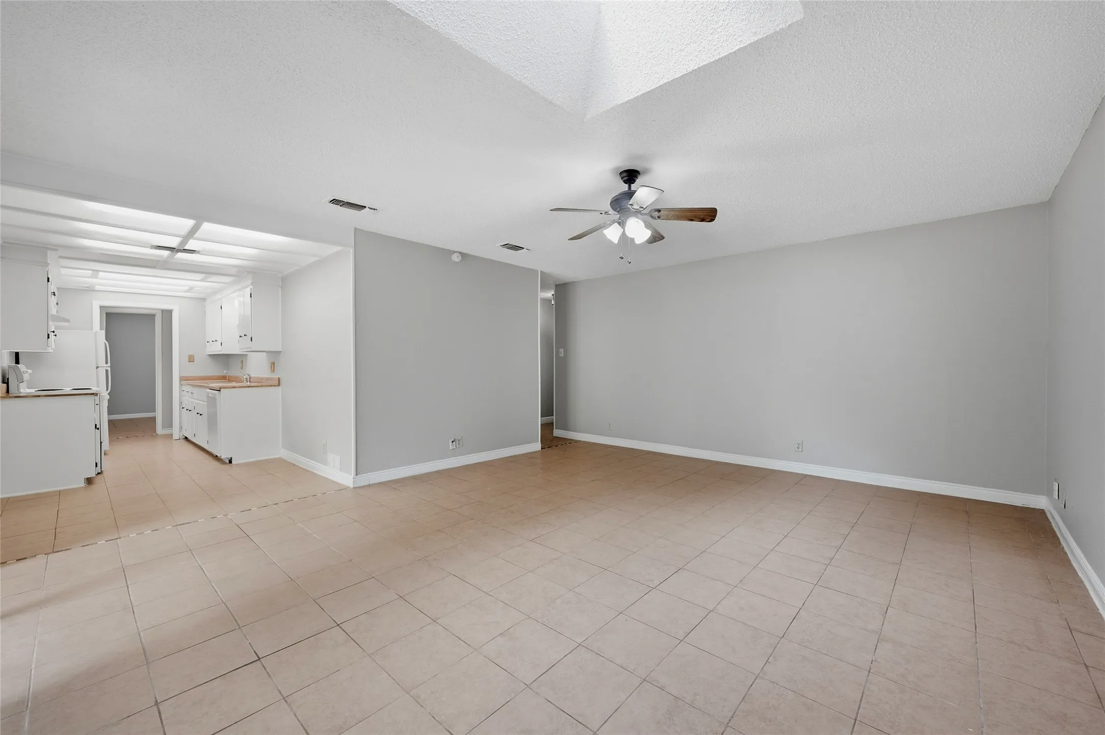 Single Family Residence For Rent in Grayson County , 1312 Churchill Way, Sherman, Texas 75092, 3 Bedroom, 2 Bathroom, 1 Garage spaces, 1,212 Sqft, built in 1972, mls#21386169, Real Estate Agent in Sherman, Homes For Rent in Grayson county, Homes For Rent in Sherman, Realtor in Sherman Texas, Real Estate Brokerage Independent Realty Texas, Luminita Cordes Realtor