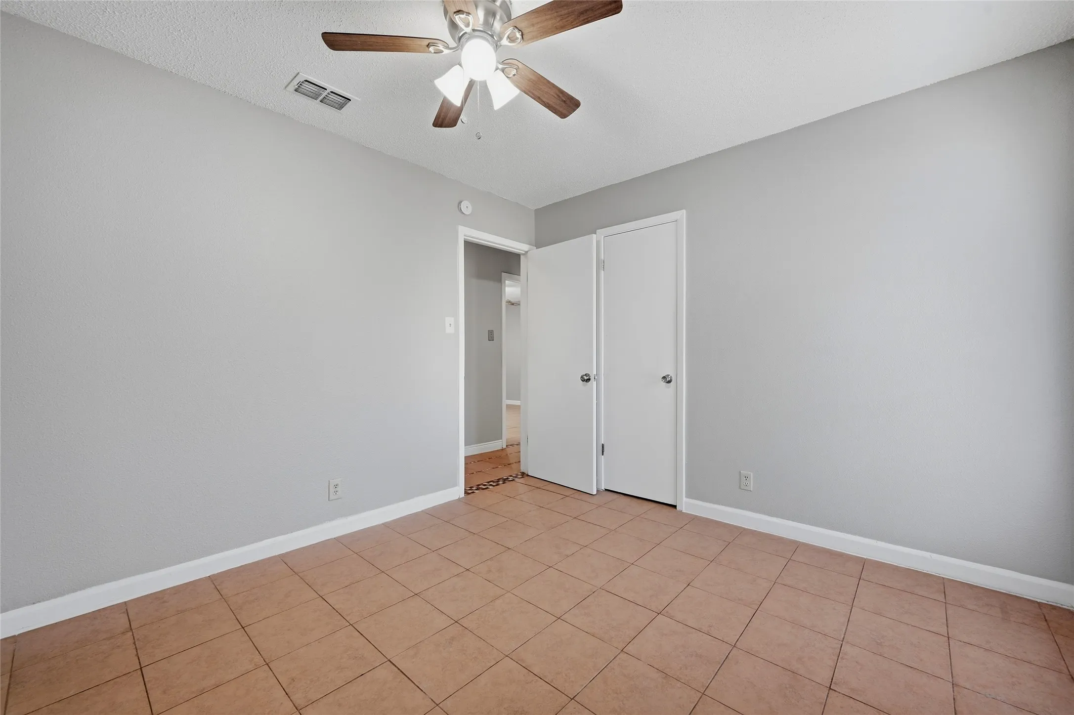 Single Family Residence For Rent in Grayson County , 1312 Churchill Way, Sherman, Texas 75092, 3 Bedroom, 2 Bathroom, 1 Garage spaces, 1,212 Sqft, built in 1972, mls#21386169, Real Estate Agent in Sherman, Homes For Rent in Grayson county, Homes For Rent in Sherman, Realtor in Sherman Texas, Real Estate Brokerage Independent Realty Texas, Luminita Cordes Realtor