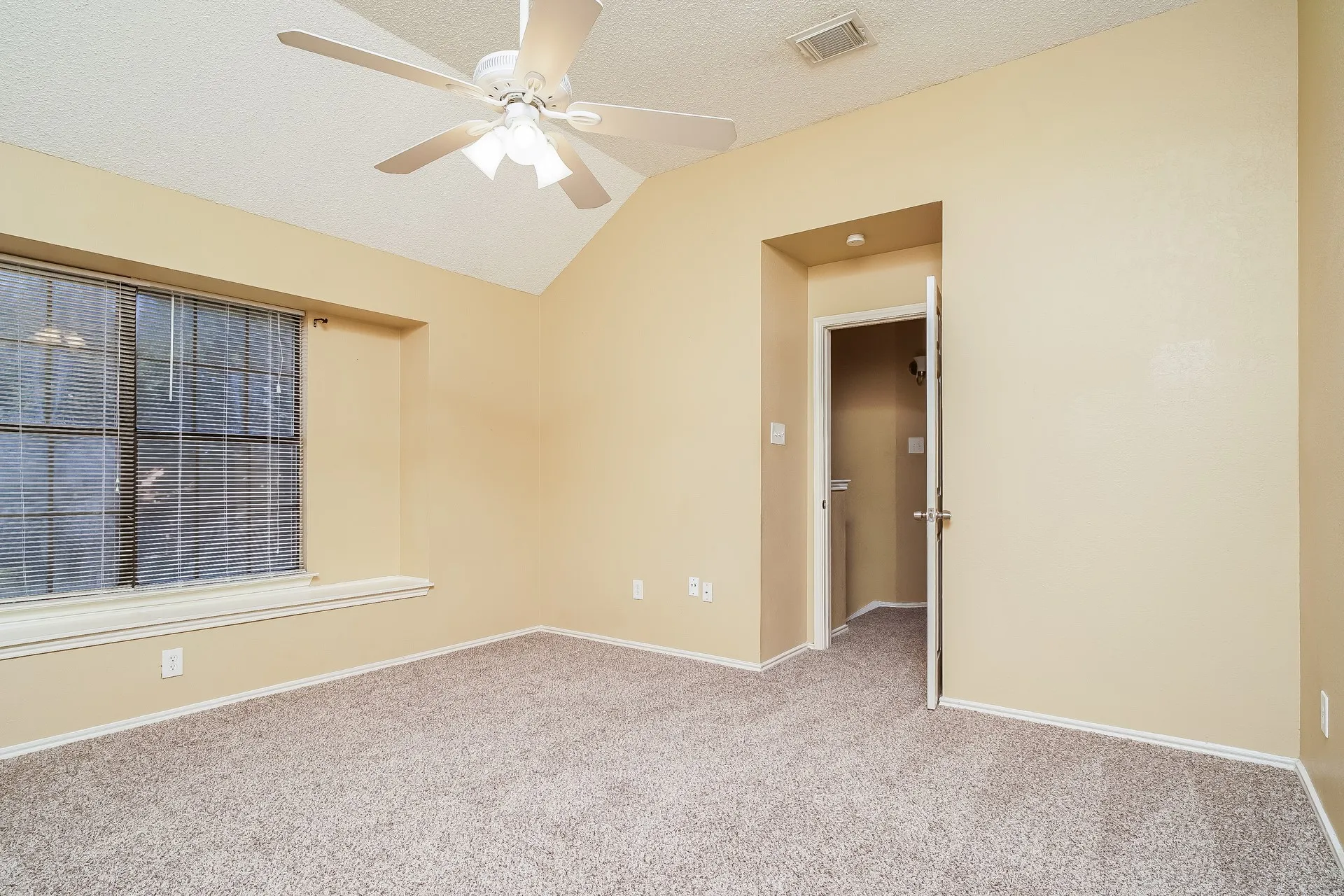 Single Family Residence For Rent in Dallas County , 3934 Cochise Drive, Balch Springs, Texas 75180, 4 Bedroom, 3 Bathroom, 2 Garage spaces, 1,766 Sqft, built in 1986, mls#21386183, Real Estate Agent in Balch Springs, Homes For Rent in Dallas county, Homes For Rent in Balch Springs, Realtor in Balch Springs Texas, Real Estate Brokerage Independent Realty Texas, Luminita Cordes Realtor