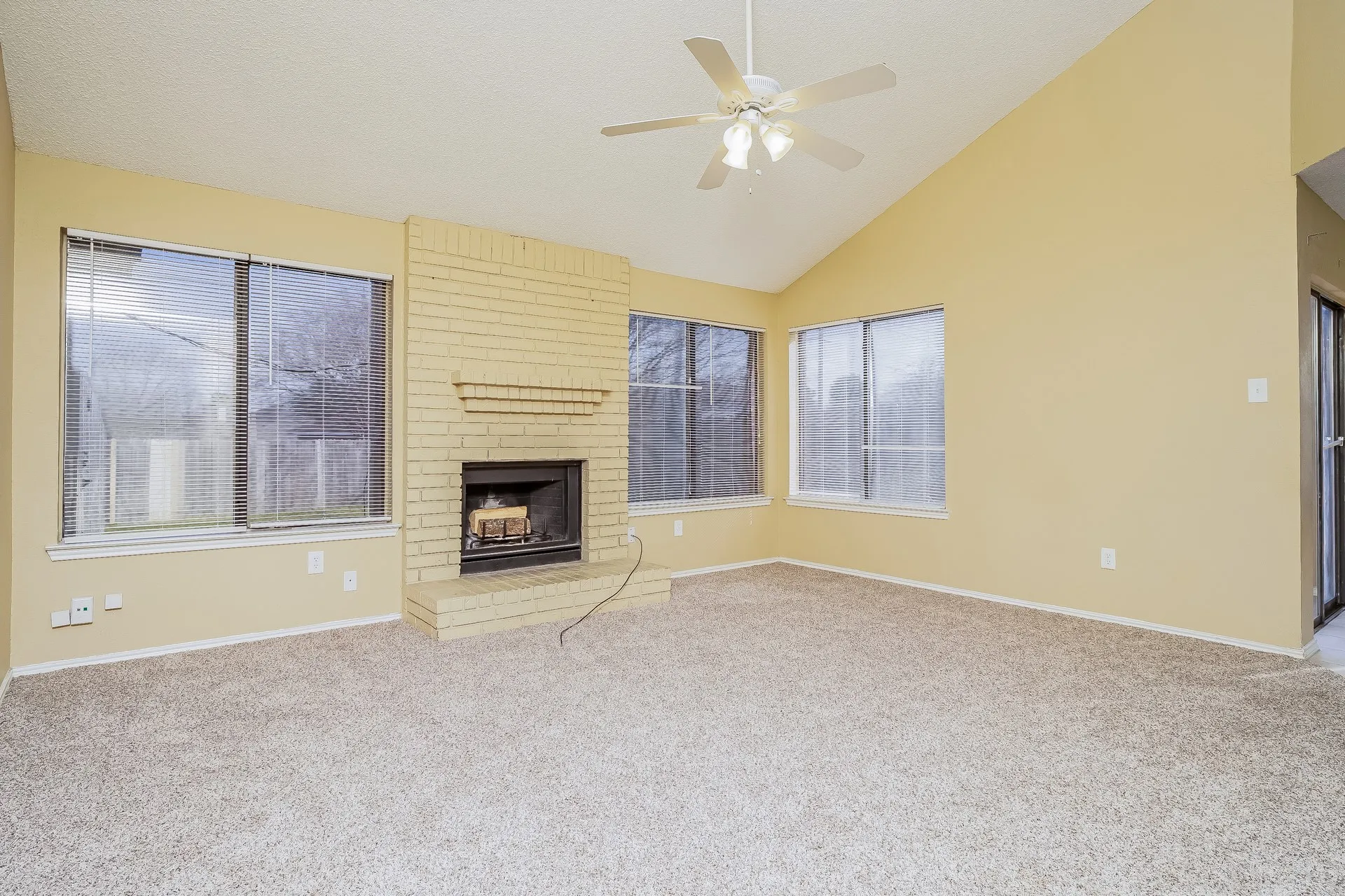 Single Family Residence For Rent in Dallas County , 3934 Cochise Drive, Balch Springs, Texas 75180, 4 Bedroom, 3 Bathroom, 2 Garage spaces, 1,766 Sqft, built in 1986, mls#21386183, Real Estate Agent in Balch Springs, Homes For Rent in Dallas county, Homes For Rent in Balch Springs, Realtor in Balch Springs Texas, Real Estate Brokerage Independent Realty Texas, Luminita Cordes Realtor