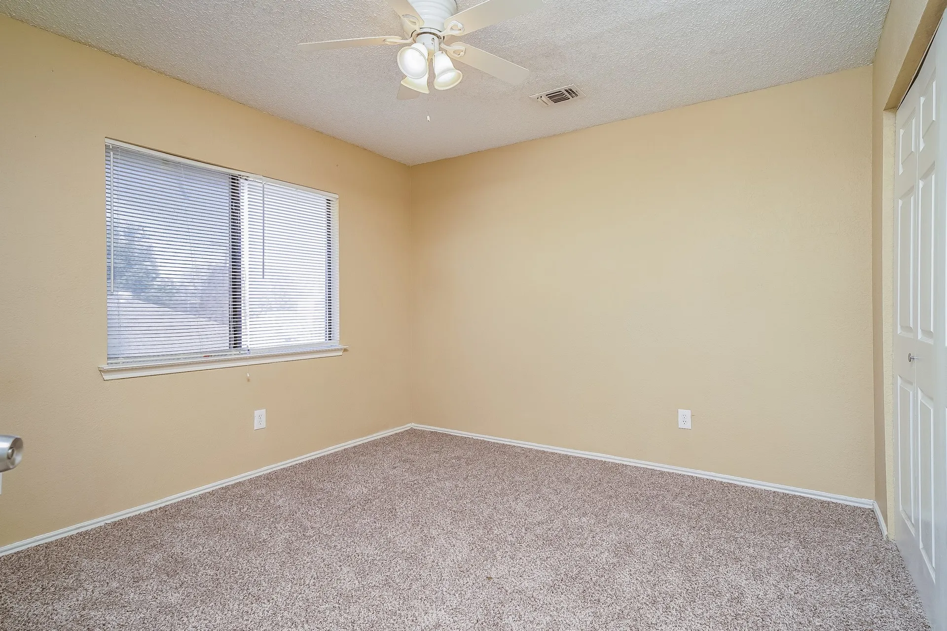 Single Family Residence For Rent in Dallas County , 3934 Cochise Drive, Balch Springs, Texas 75180, 4 Bedroom, 3 Bathroom, 2 Garage spaces, 1,766 Sqft, built in 1986, mls#21386183, Real Estate Agent in Balch Springs, Homes For Rent in Dallas county, Homes For Rent in Balch Springs, Realtor in Balch Springs Texas, Real Estate Brokerage Independent Realty Texas, Luminita Cordes Realtor