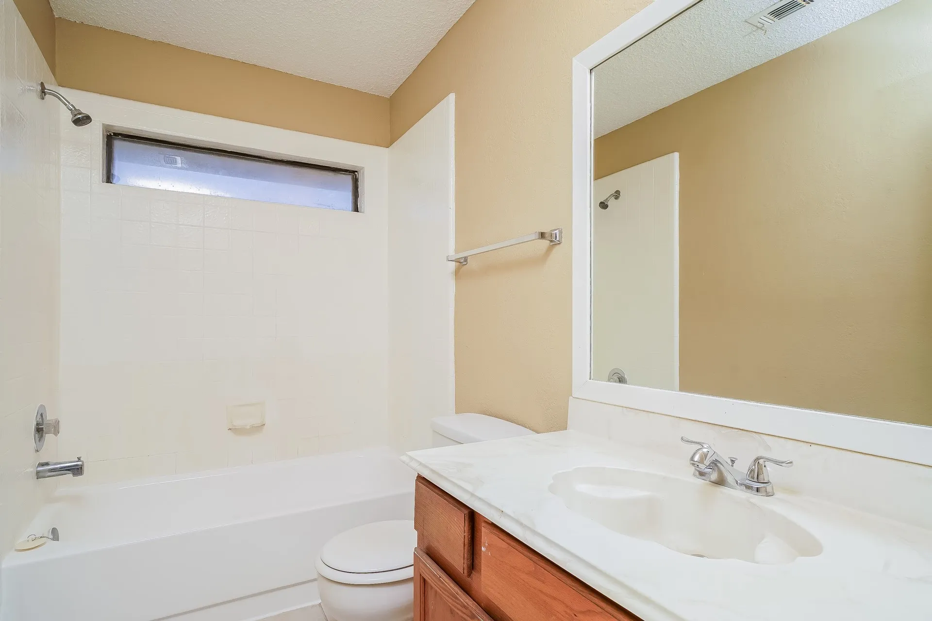 Single Family Residence For Rent in Dallas County , 3934 Cochise Drive, Balch Springs, Texas 75180, 4 Bedroom, 3 Bathroom, 2 Garage spaces, 1,766 Sqft, built in 1986, mls#21386183, Real Estate Agent in Balch Springs, Homes For Rent in Dallas county, Homes For Rent in Balch Springs, Realtor in Balch Springs Texas, Real Estate Brokerage Independent Realty Texas, Luminita Cordes Realtor