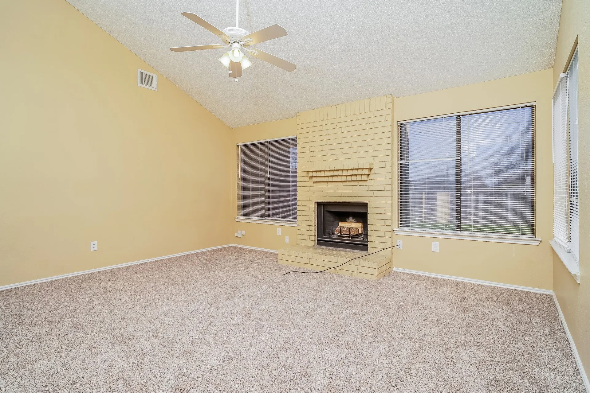 Single Family Residence For Rent in Dallas County , 3934 Cochise Drive, Balch Springs, Texas 75180, 4 Bedroom, 3 Bathroom, 2 Garage spaces, 1,766 Sqft, built in 1986, mls#21386183, Real Estate Agent in Balch Springs, Homes For Rent in Dallas county, Homes For Rent in Balch Springs, Realtor in Balch Springs Texas, Real Estate Brokerage Independent Realty Texas, Luminita Cordes Realtor