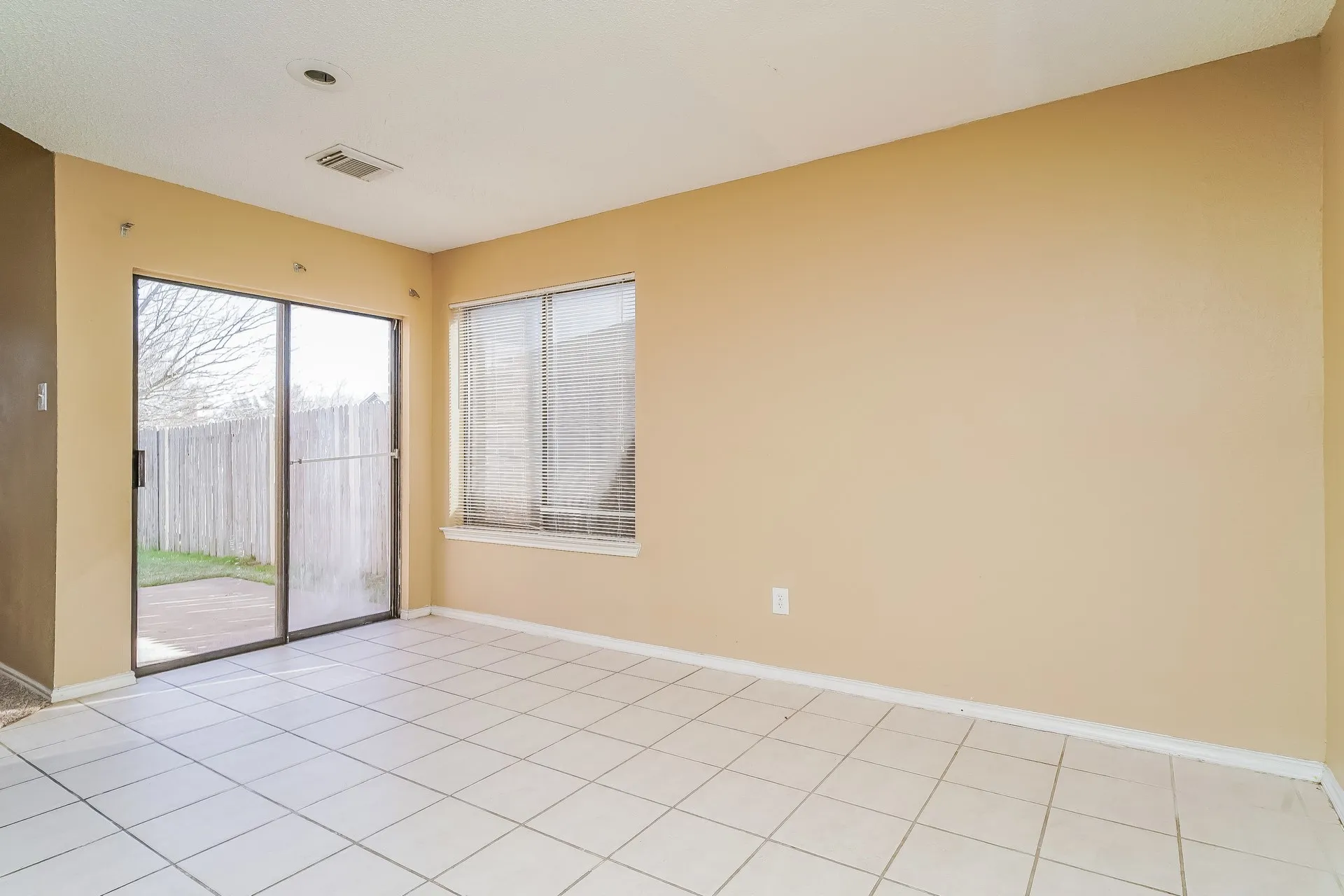 Single Family Residence For Rent in Dallas County , 3934 Cochise Drive, Balch Springs, Texas 75180, 4 Bedroom, 3 Bathroom, 2 Garage spaces, 1,766 Sqft, built in 1986, mls#21386183, Real Estate Agent in Balch Springs, Homes For Rent in Dallas county, Homes For Rent in Balch Springs, Realtor in Balch Springs Texas, Real Estate Brokerage Independent Realty Texas, Luminita Cordes Realtor