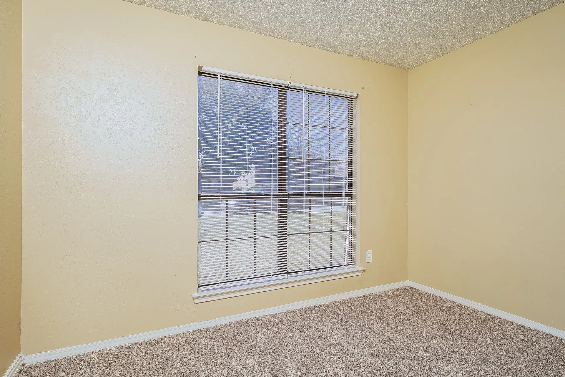 Single Family Residence For Rent in Dallas County , 3934 Cochise Drive, Balch Springs, Texas 75180, 4 Bedroom, 3 Bathroom, 2 Garage spaces, 1,766 Sqft, built in 1986, mls#21386183, Real Estate Agent in Balch Springs, Homes For Rent in Dallas county, Homes For Rent in Balch Springs, Realtor in Balch Springs Texas, Real Estate Brokerage Independent Realty Texas, Luminita Cordes Realtor