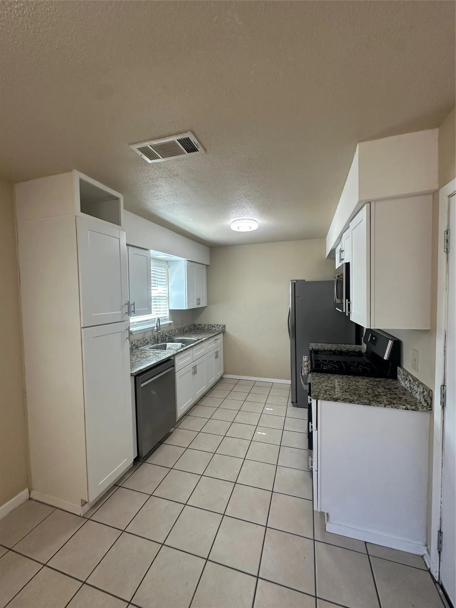 Single Family Residence For Rent in Tarrant County , 5001 Cummings Drive, North Richland Hills, Texas 76180, 4 Bedroom, 2 Bathroom, 2 Garage spaces, 1,288 Sqft, built in 1971, mls#21386197, Real Estate Agent in North Richland Hills, Homes For Rent in Tarrant county, Homes For Rent in North Richland Hills, Realtor in North Richland Hills Texas, Real Estate Brokerage Independent Realty Texas, Luminita Cordes Realtor
