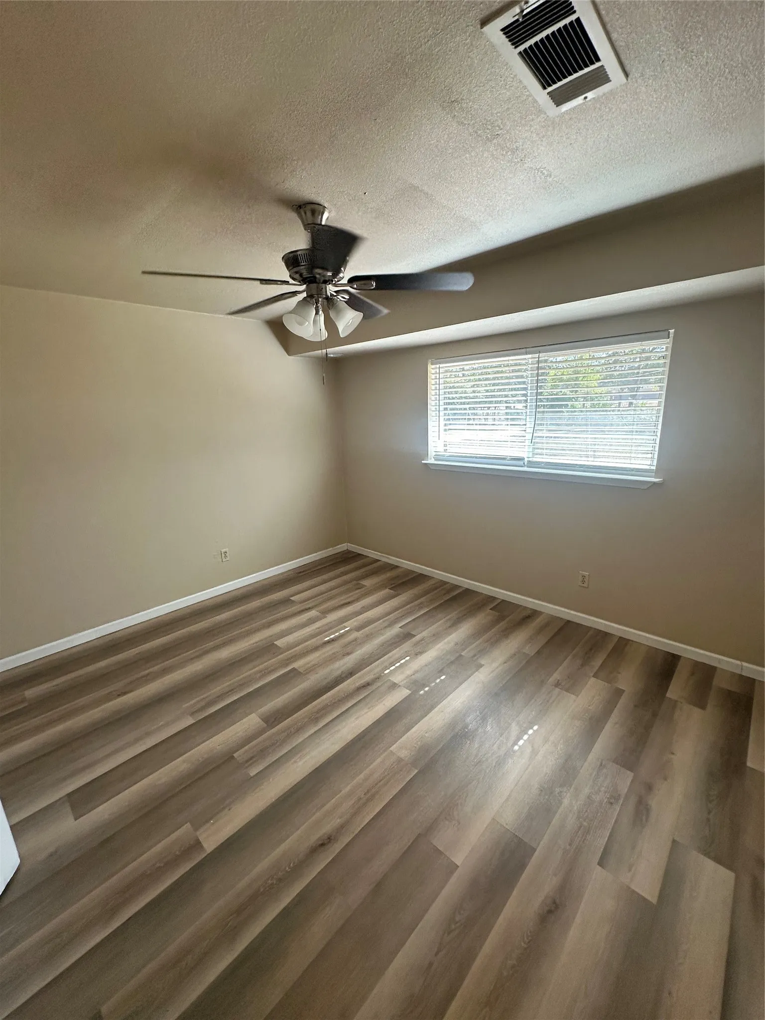 Single Family Residence For Rent in Tarrant County , 5001 Cummings Drive, North Richland Hills, Texas 76180, 4 Bedroom, 2 Bathroom, 2 Garage spaces, 1,288 Sqft, built in 1971, mls#21386197, Real Estate Agent in North Richland Hills, Homes For Rent in Tarrant county, Homes For Rent in North Richland Hills, Realtor in North Richland Hills Texas, Real Estate Brokerage Independent Realty Texas, Luminita Cordes Realtor