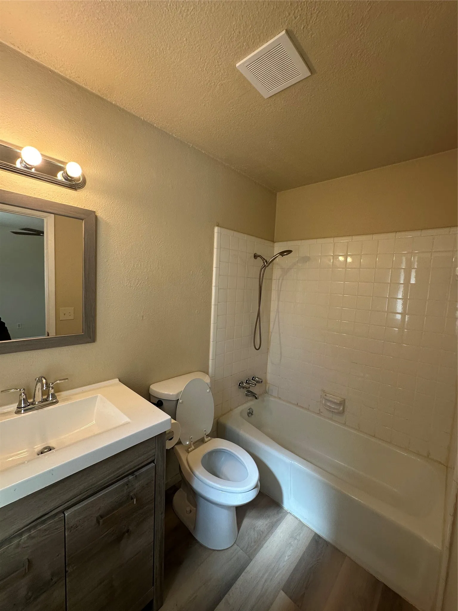 Single Family Residence For Rent in Tarrant County , 5001 Cummings Drive, North Richland Hills, Texas 76180, 4 Bedroom, 2 Bathroom, 2 Garage spaces, 1,288 Sqft, built in 1971, mls#21386197, Real Estate Agent in North Richland Hills, Homes For Rent in Tarrant county, Homes For Rent in North Richland Hills, Realtor in North Richland Hills Texas, Real Estate Brokerage Independent Realty Texas, Luminita Cordes Realtor