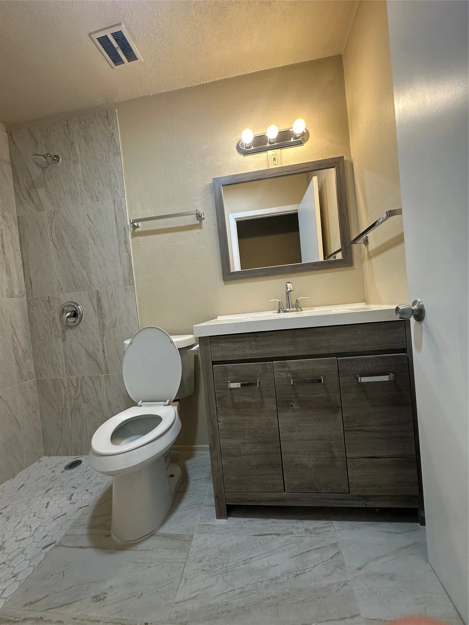 Single Family Residence For Rent in Tarrant County , 5001 Cummings Drive, North Richland Hills, Texas 76180, 4 Bedroom, 2 Bathroom, 2 Garage spaces, 1,288 Sqft, built in 1971, mls#21386197, Real Estate Agent in North Richland Hills, Homes For Rent in Tarrant county, Homes For Rent in North Richland Hills, Realtor in North Richland Hills Texas, Real Estate Brokerage Independent Realty Texas, Luminita Cordes Realtor