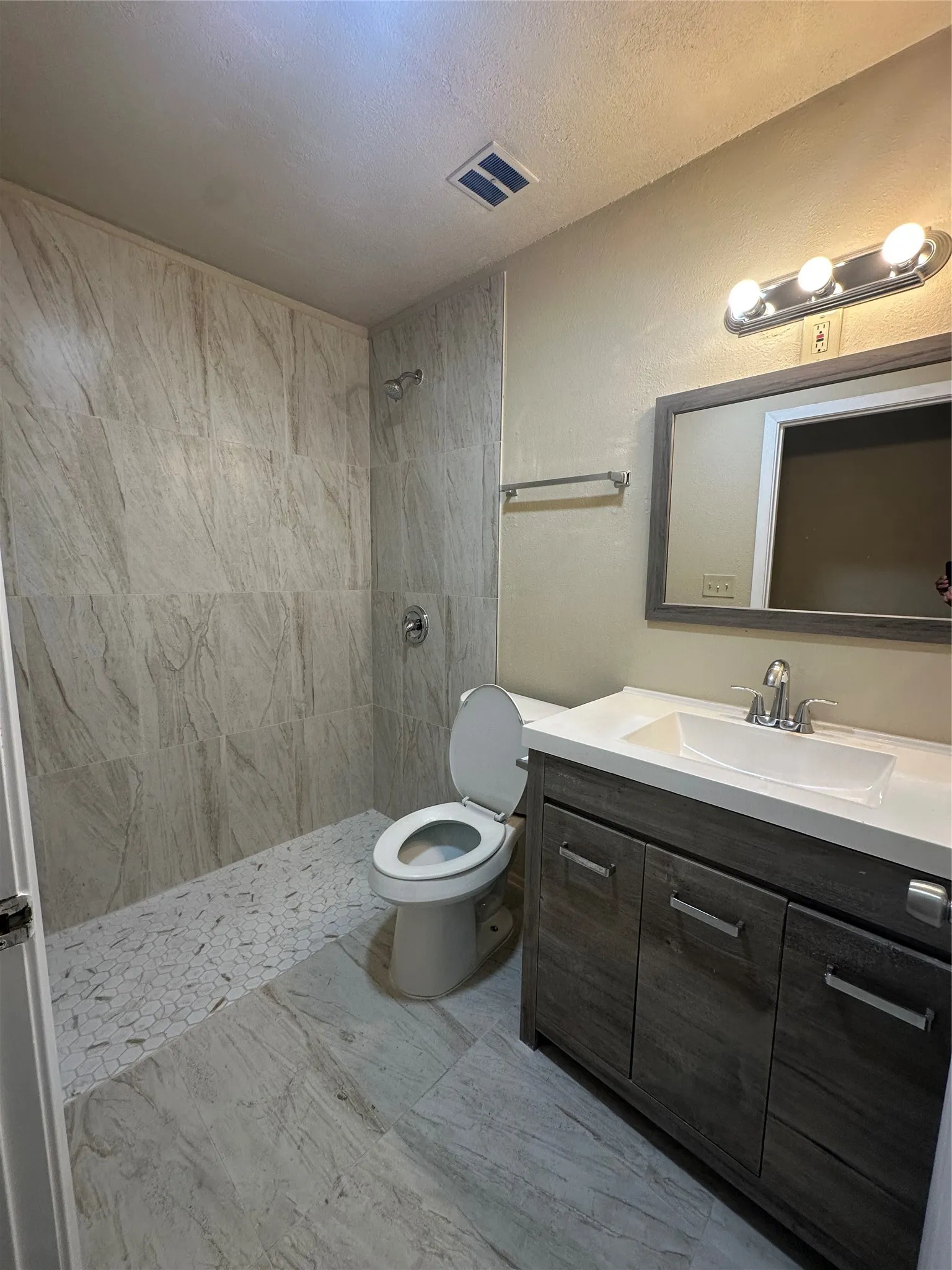 Single Family Residence For Rent in Tarrant County , 5001 Cummings Drive, North Richland Hills, Texas 76180, 4 Bedroom, 2 Bathroom, 2 Garage spaces, 1,288 Sqft, built in 1971, mls#21386197, Real Estate Agent in North Richland Hills, Homes For Rent in Tarrant county, Homes For Rent in North Richland Hills, Realtor in North Richland Hills Texas, Real Estate Brokerage Independent Realty Texas, Luminita Cordes Realtor
