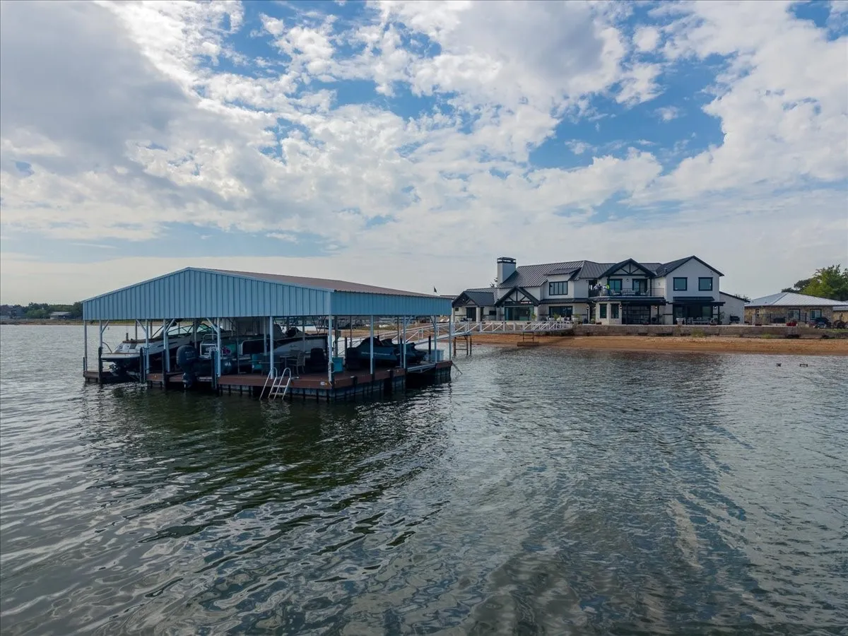 Single Family Residence For Sale in Palo Pinto County , 1011 Possum Point, Graford, Texas 76449, 5 Bedroom, 5 Bathroom, 2 Garage spaces, 5,362 Sqft, built in 2021, mls#21385630, Real Estate Agent in Graford, Homes For Sale in Palo Pinto county, Homes For Sale in Graford, Realtor in Graford Texas, Real Estate Brokerage Independent Realty Texas, Luminita Cordes Realtor