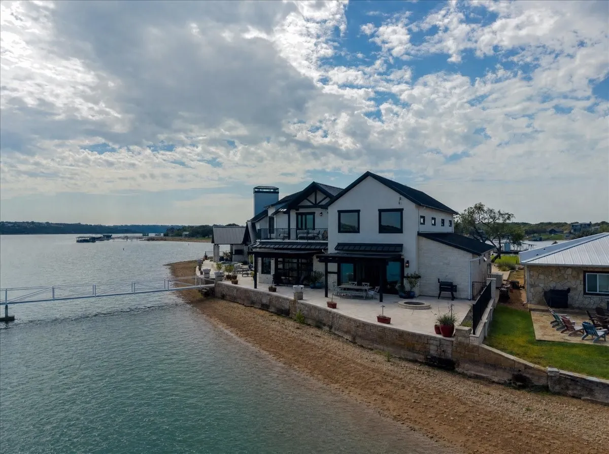 Single Family Residence For Sale in Palo Pinto County , 1011 Possum Point, Graford, Texas 76449, 5 Bedroom, 5 Bathroom, 2 Garage spaces, 5,362 Sqft, built in 2021, mls#21385630, Real Estate Agent in Graford, Homes For Sale in Palo Pinto county, Homes For Sale in Graford, Realtor in Graford Texas, Real Estate Brokerage Independent Realty Texas, Luminita Cordes Realtor