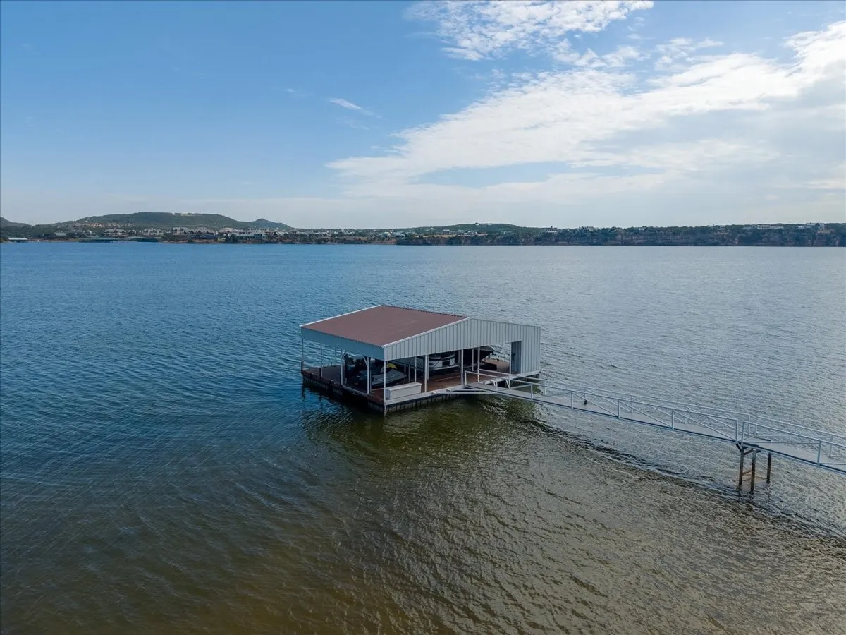 Single Family Residence For Sale in Palo Pinto County , 1011 Possum Point, Graford, Texas 76449, 5 Bedroom, 5 Bathroom, 2 Garage spaces, 5,362 Sqft, built in 2021, mls#21385630, Real Estate Agent in Graford, Homes For Sale in Palo Pinto county, Homes For Sale in Graford, Realtor in Graford Texas, Real Estate Brokerage Independent Realty Texas, Luminita Cordes Realtor