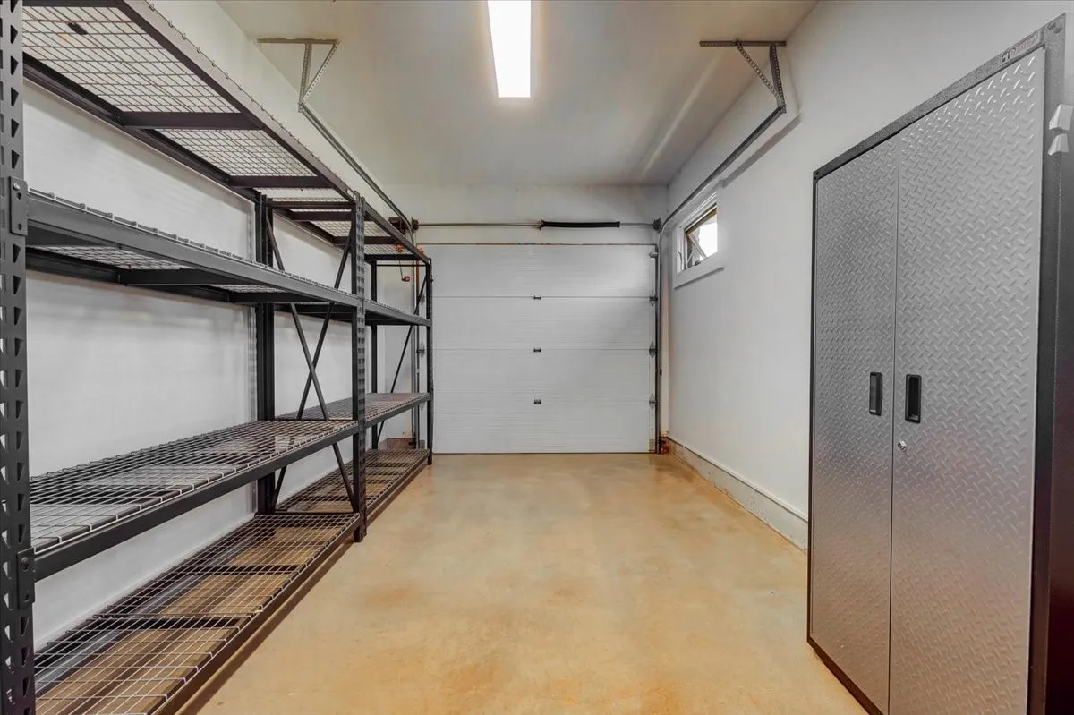 Single Family Residence For Sale in Palo Pinto County , 1011 Possum Point, Graford, Texas 76449, 5 Bedroom, 5 Bathroom, 2 Garage spaces, 5,362 Sqft, built in 2021, mls#21385630, Real Estate Agent in Graford, Homes For Sale in Palo Pinto county, Homes For Sale in Graford, Realtor in Graford Texas, Real Estate Brokerage Independent Realty Texas, Luminita Cordes Realtor