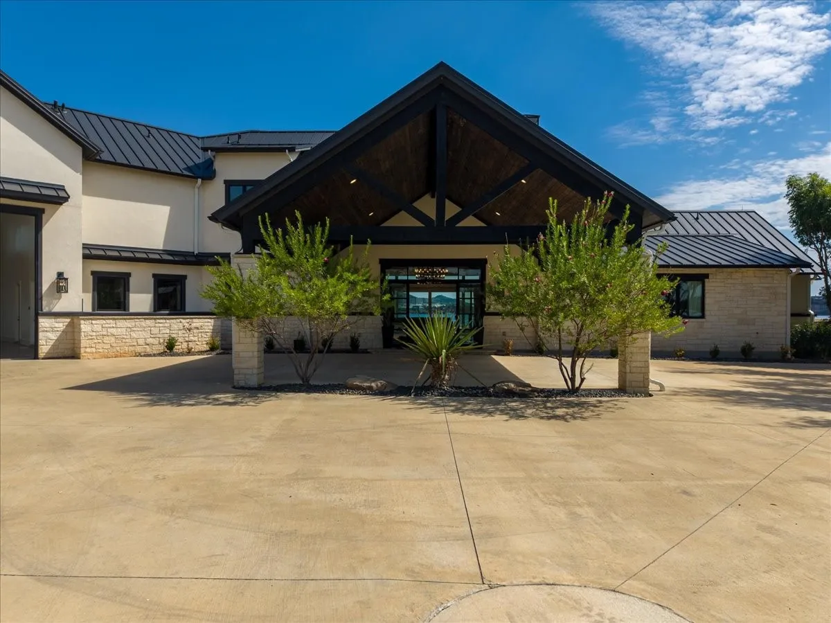 Single Family Residence For Sale in Palo Pinto County , 1011 Possum Point, Graford, Texas 76449, 5 Bedroom, 5 Bathroom, 2 Garage spaces, 5,362 Sqft, built in 2021, mls#21385630, Real Estate Agent in Graford, Homes For Sale in Palo Pinto county, Homes For Sale in Graford, Realtor in Graford Texas, Real Estate Brokerage Independent Realty Texas, Luminita Cordes Realtor