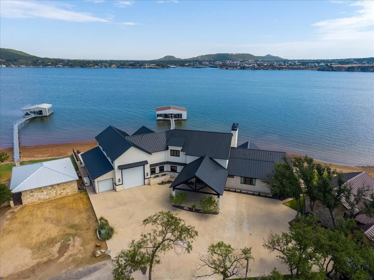 Single Family Residence For Sale in Palo Pinto County , 1011 Possum Point, Graford, Texas 76449, 5 Bedroom, 5 Bathroom, 2 Garage spaces, 5,362 Sqft, built in 2021, mls#21385630, Real Estate Agent in Graford, Homes For Sale in Palo Pinto county, Homes For Sale in Graford, Realtor in Graford Texas, Real Estate Brokerage Independent Realty Texas, Luminita Cordes Realtor
