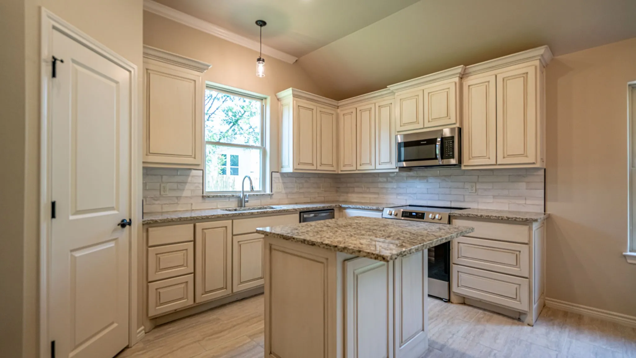 Single Family Residence For Sale in Hood County , 2714 Austin Drive, Granbury, Texas 76048, 3 Bedroom, 2 Bathroom, 2 Garage spaces, 1,547 Sqft, built in 2025, mls#21386195, Real Estate Agent in Granbury, Homes For Sale in Hood county, Homes For Sale in Granbury, Realtor in Granbury Texas, Real Estate Brokerage Independent Realty Texas, Luminita Cordes Realtor