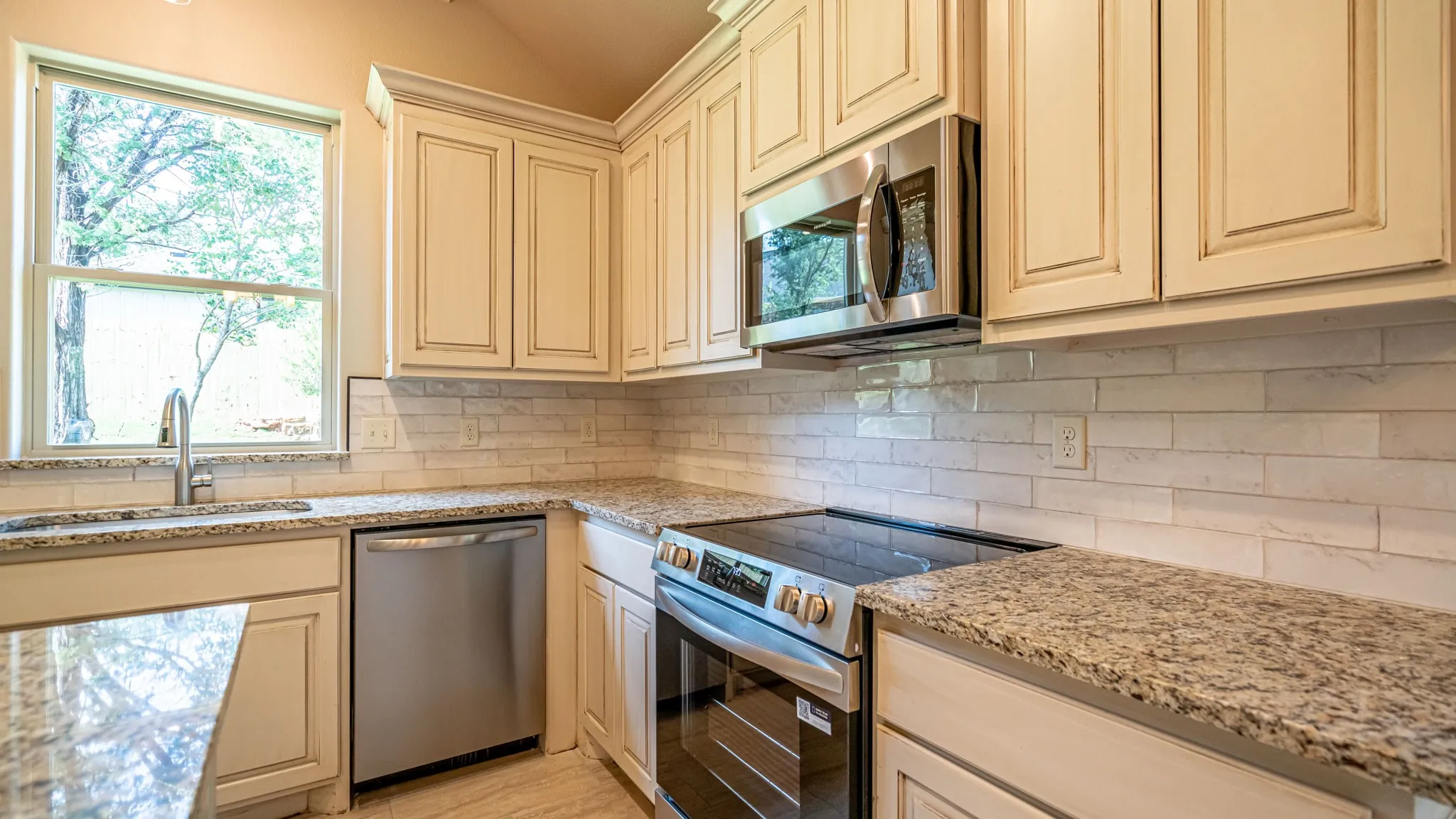 Stainless appliances and granite countertops