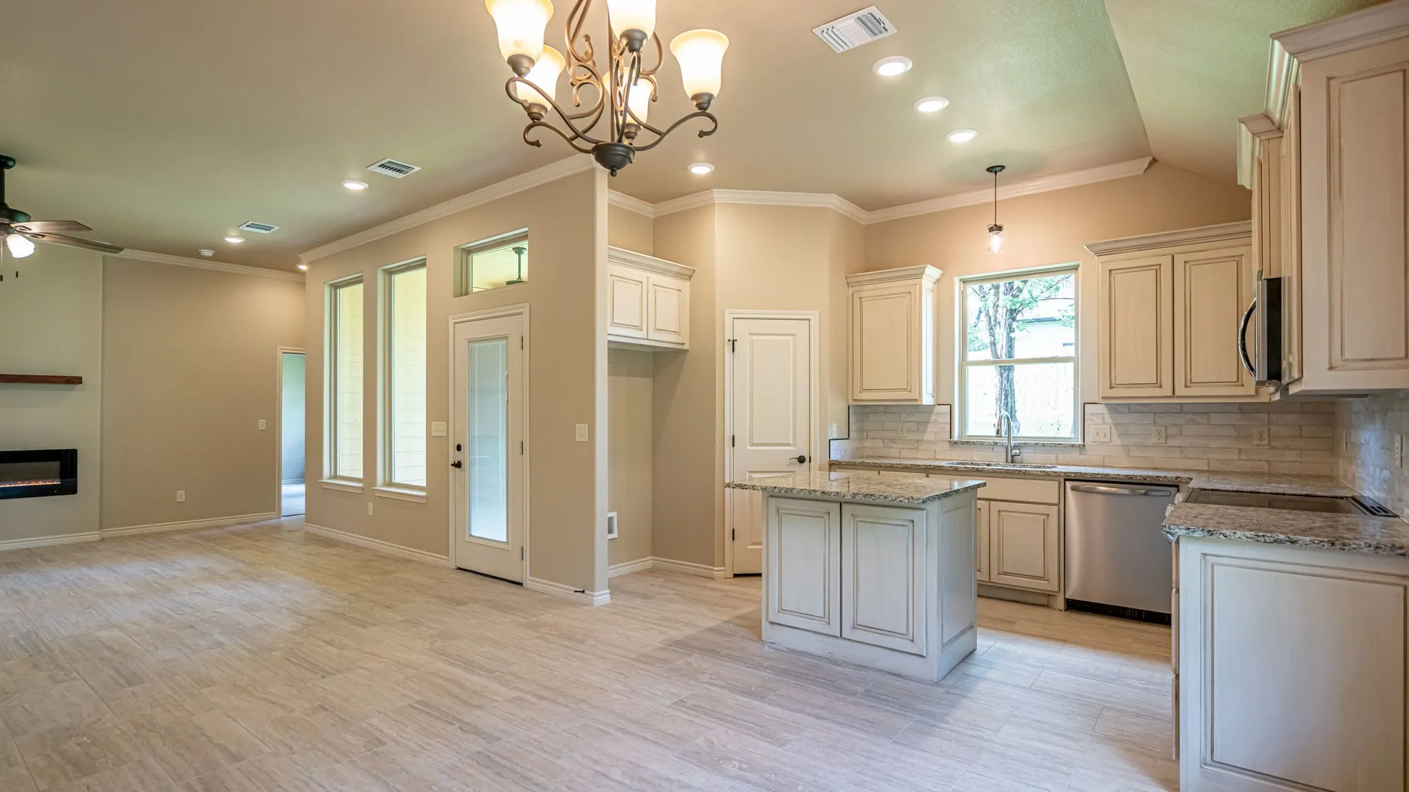 Single Family Residence For Sale in Hood County , 2714 Austin Drive, Granbury, Texas 76048, 3 Bedroom, 2 Bathroom, 2 Garage spaces, 1,547 Sqft, built in 2025, mls#21386195, Real Estate Agent in Granbury, Homes For Sale in Hood county, Homes For Sale in Granbury, Realtor in Granbury Texas, Real Estate Brokerage Independent Realty Texas, Luminita Cordes Realtor