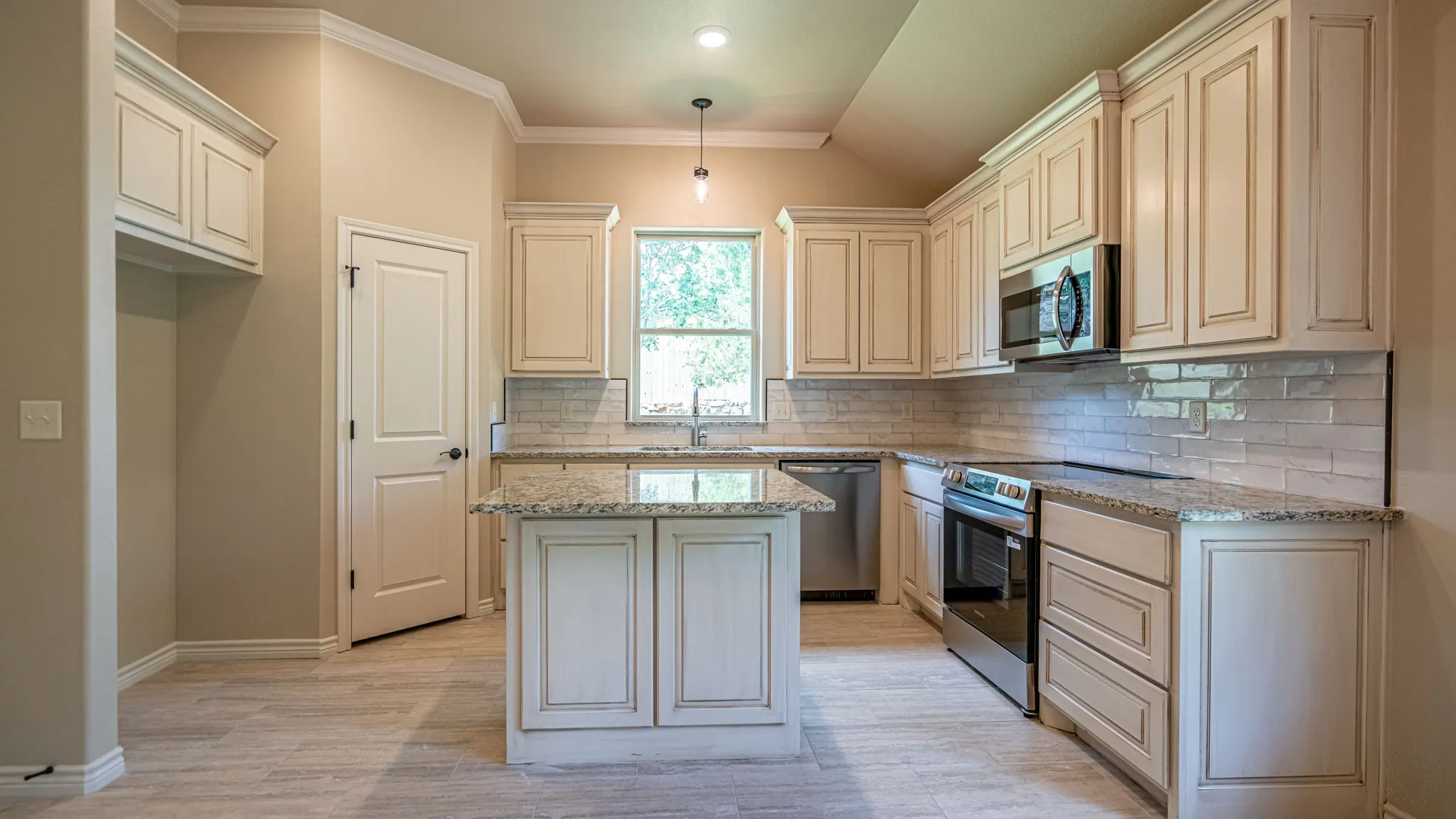 Single Family Residence For Sale in Hood County , 2714 Austin Drive, Granbury, Texas 76048, 3 Bedroom, 2 Bathroom, 2 Garage spaces, 1,547 Sqft, built in 2025, mls#21386195, Real Estate Agent in Granbury, Homes For Sale in Hood county, Homes For Sale in Granbury, Realtor in Granbury Texas, Real Estate Brokerage Independent Realty Texas, Luminita Cordes Realtor
