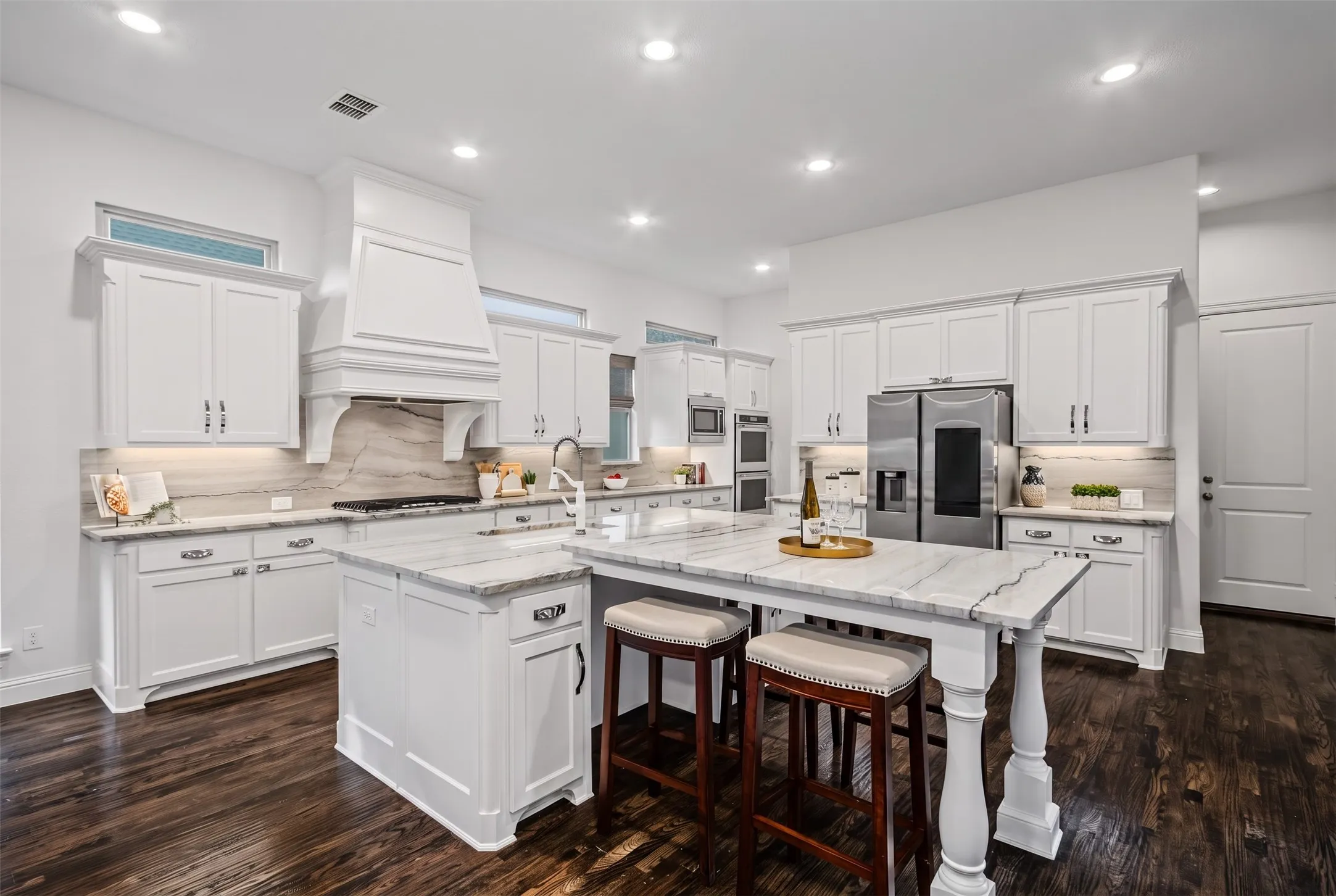 Single Family Residence For Sale in Denton County , 3509 Sutton Drive, Flower Mound, Texas 75028, 5 Bedroom, 6 Bathroom, 3 Garage spaces, 4,497 Sqft, built in 2016, mls#21386191, Real Estate Agent in Flower Mound, Homes For Sale in Denton county, Homes For Sale in Flower Mound, Realtor in Flower Mound Texas, Real Estate Brokerage Independent Realty Texas, Luminita Cordes Realtor