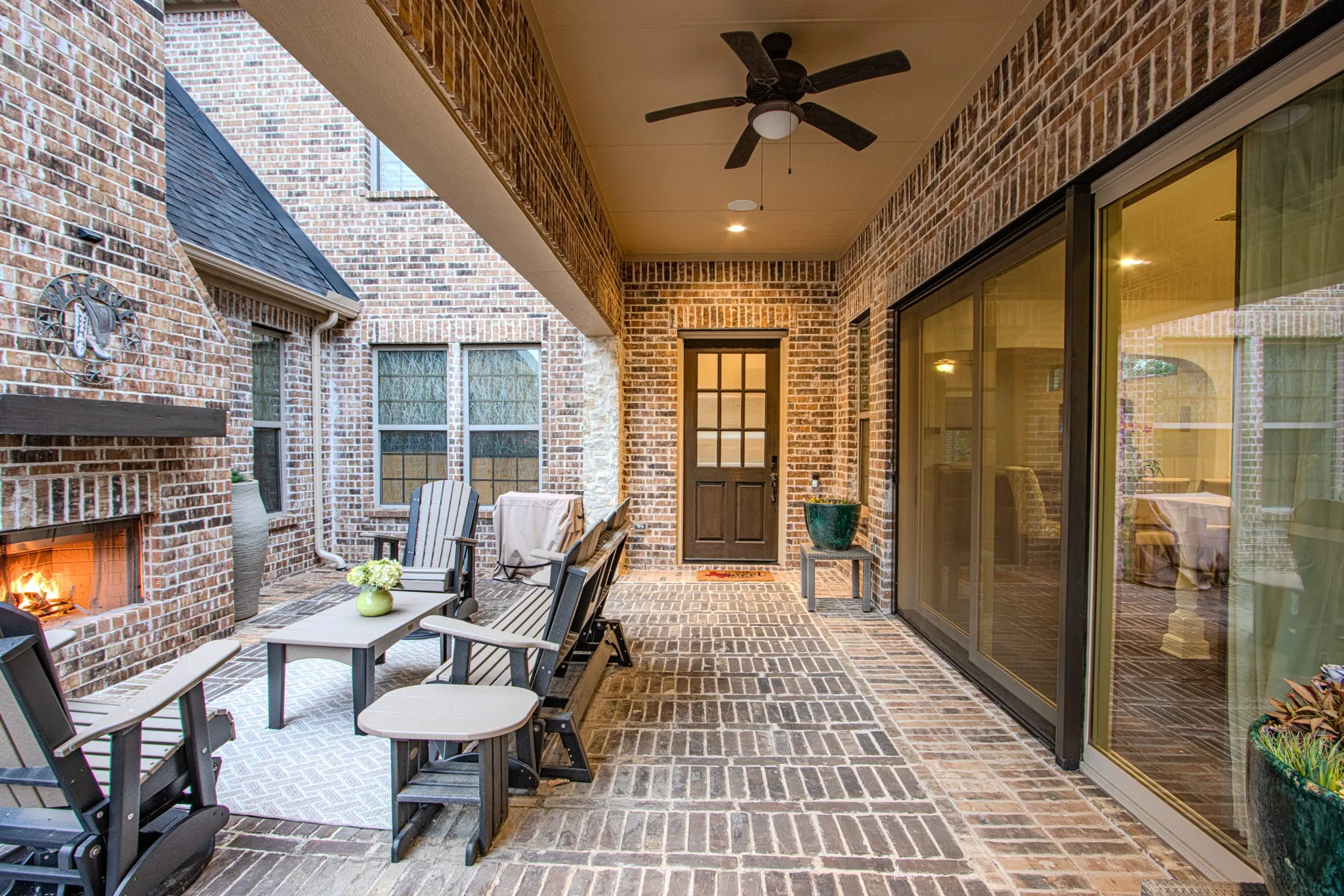 Front courtyard opens into the Kitchen through panoramic glass sliding doors!