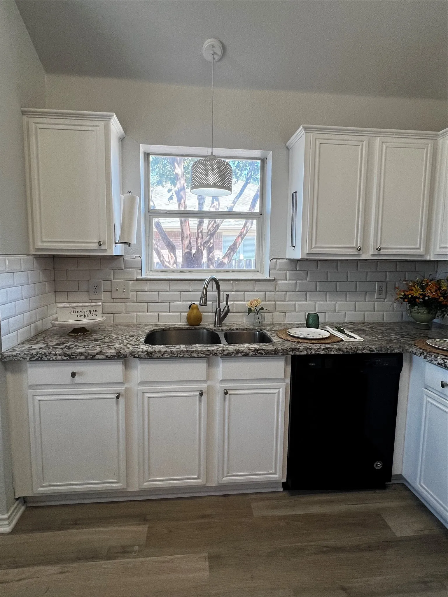 Single Family Residence For Rent in Ellis County , 1309 Indian Wells Trail, Midlothian, Texas 76065, 3 Bedroom, 2 Bathroom, 2 Garage spaces, 1,218 Sqft, built in 2002, mls#21386207, Real Estate Agent in Midlothian, Homes For Rent in Ellis county, Homes For Rent in Midlothian, Realtor in Midlothian Texas, Real Estate Brokerage Independent Realty Texas, Luminita Cordes Realtor
