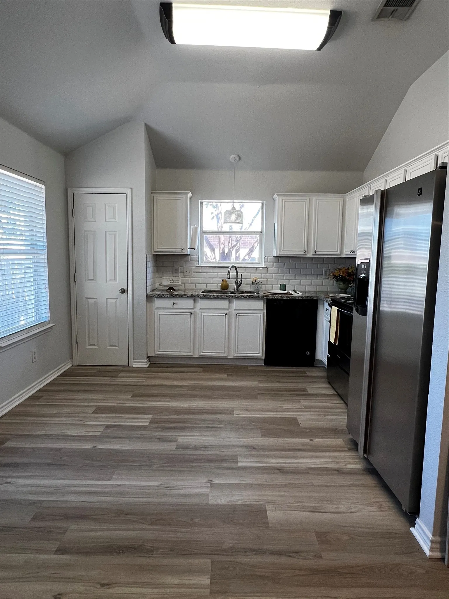Single Family Residence For Rent in Ellis County , 1309 Indian Wells Trail, Midlothian, Texas 76065, 3 Bedroom, 2 Bathroom, 2 Garage spaces, 1,218 Sqft, built in 2002, mls#21386207, Real Estate Agent in Midlothian, Homes For Rent in Ellis county, Homes For Rent in Midlothian, Realtor in Midlothian Texas, Real Estate Brokerage Independent Realty Texas, Luminita Cordes Realtor