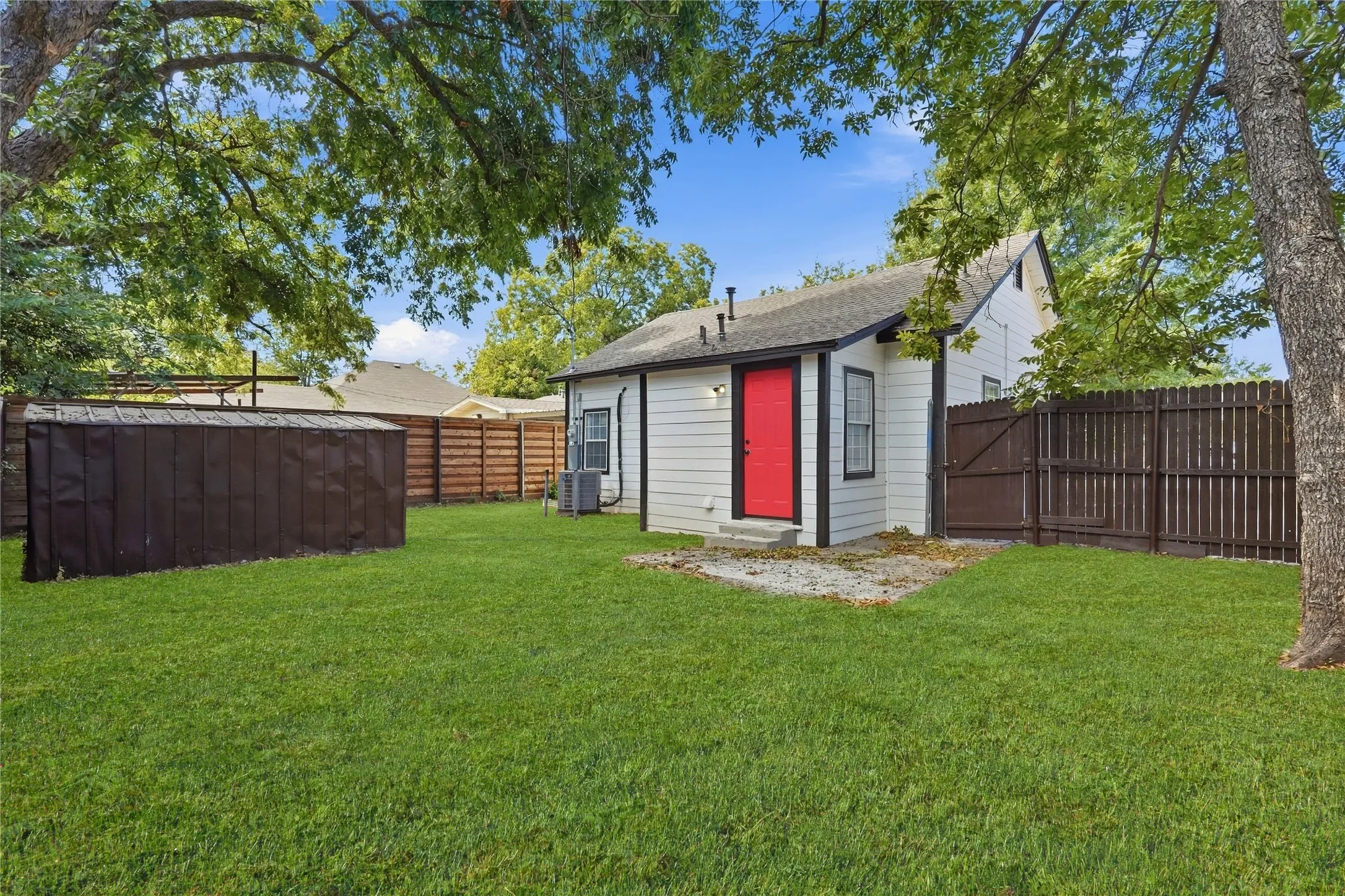 Single Family Residence For Sale in Tarrant County , 1118 Oxford Street, River Oaks, Texas 76114, 2 Bedroom, 1 Bathroom, Garage spaces, 785 Sqft, built in 1926, mls#21384914, Real Estate Agent in River Oaks, Homes For Sale in Tarrant county, Homes For Sale in River Oaks, Realtor in River Oaks Texas, Real Estate Brokerage Independent Realty Texas, Luminita Cordes Realtor