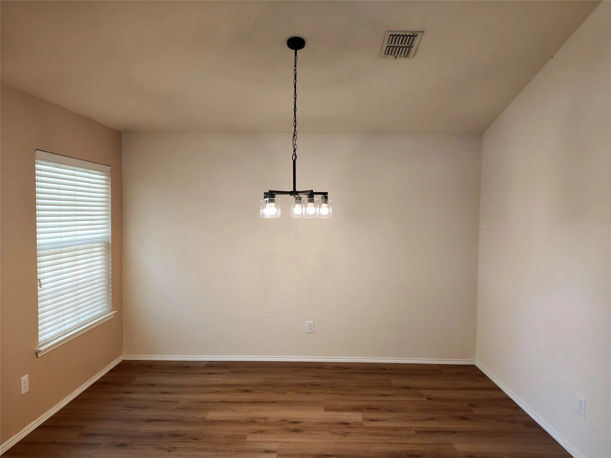 Single Family Residence For Rent in Collin County , 1304 Hansberry Drive, Allen, Texas 75002, 3 Bedroom, 2 Bathroom, 2 Garage spaces, 1,969 Sqft, built in 2003, mls#21386201, Real Estate Agent in Allen, Homes For Rent in Collin county, Homes For Rent in Allen, Realtor in Allen Texas, Real Estate Brokerage Independent Realty Texas, Luminita Cordes Realtor