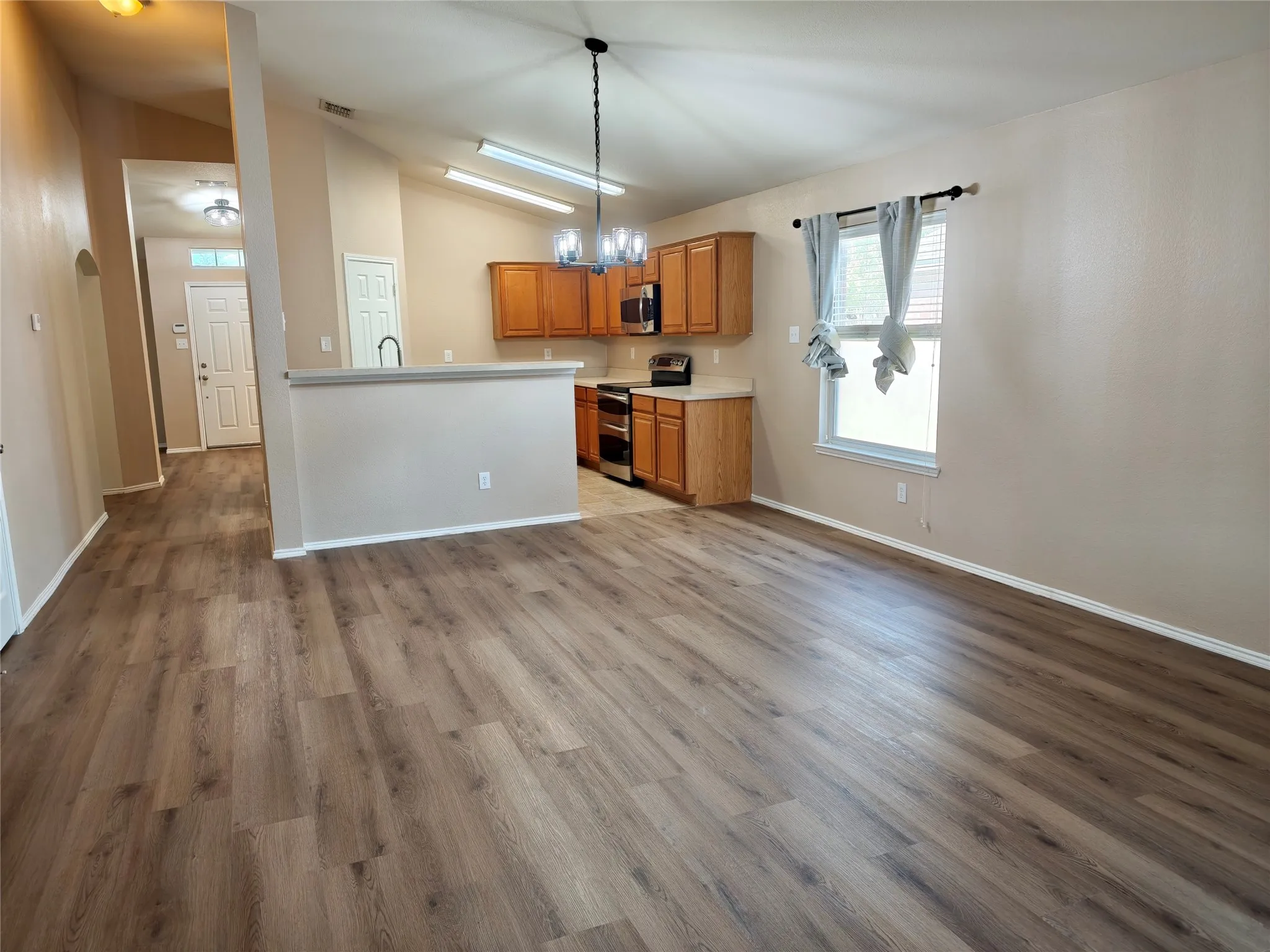 Single Family Residence For Rent in Collin County , 1304 Hansberry Drive, Allen, Texas 75002, 3 Bedroom, 2 Bathroom, 2 Garage spaces, 1,969 Sqft, built in 2003, mls#21386201, Real Estate Agent in Allen, Homes For Rent in Collin county, Homes For Rent in Allen, Realtor in Allen Texas, Real Estate Brokerage Independent Realty Texas, Luminita Cordes Realtor
