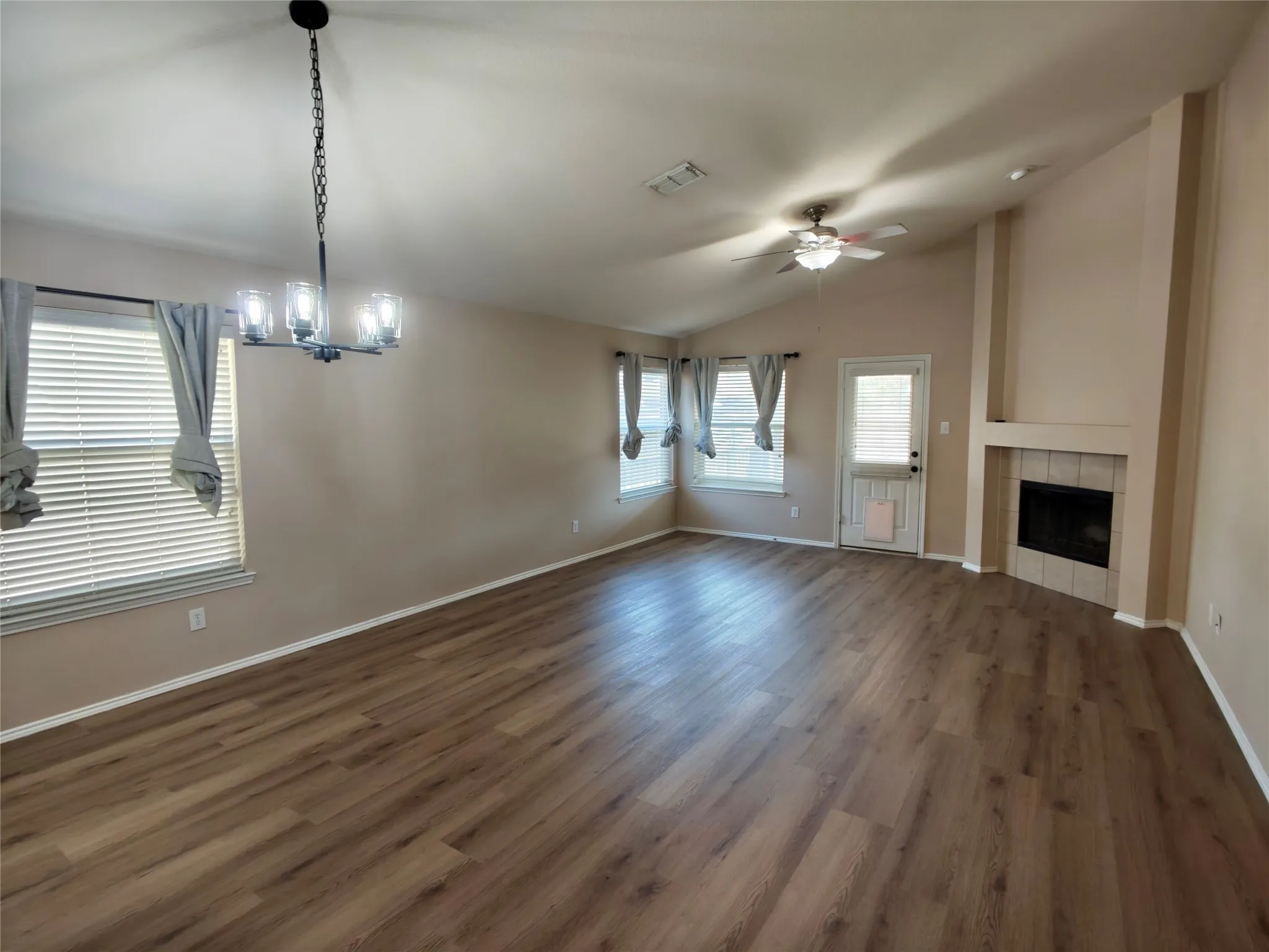 Single Family Residence For Rent in Collin County , 1304 Hansberry Drive, Allen, Texas 75002, 3 Bedroom, 2 Bathroom, 2 Garage spaces, 1,969 Sqft, built in 2003, mls#21386201, Real Estate Agent in Allen, Homes For Rent in Collin county, Homes For Rent in Allen, Realtor in Allen Texas, Real Estate Brokerage Independent Realty Texas, Luminita Cordes Realtor