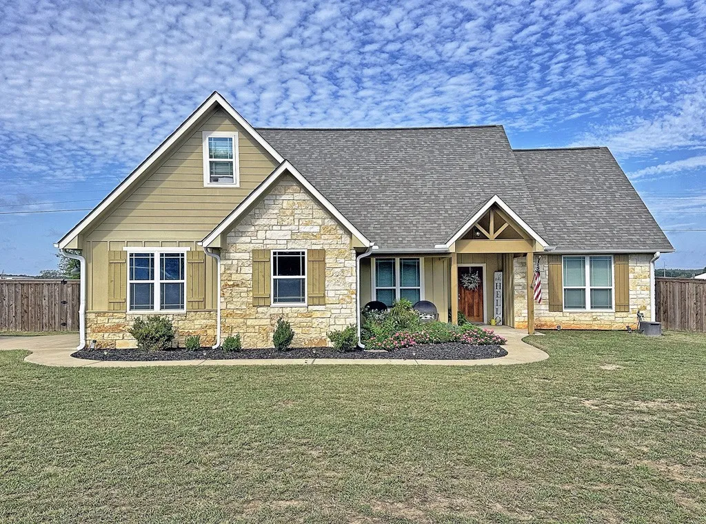 Single Family Residence For Sale in Henderson County , 6003 Sunrise, Athens, Texas 75752, 3 Bedroom, 2 Bathroom, 2 Garage spaces, 1,861 Sqft, built in 2019, mls#21386217, Real Estate Agent in Athens, Homes For Sale in Henderson county, Homes For Sale in Athens, Realtor in Athens Texas, Real Estate Brokerage Independent Realty Texas, Luminita Cordes Realtor
