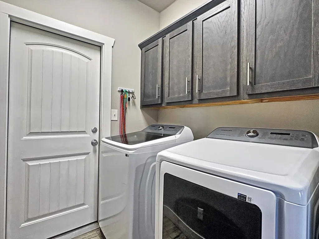 Single Family Residence For Sale in Henderson County , 6003 Sunrise, Athens, Texas 75752, 3 Bedroom, 2 Bathroom, 2 Garage spaces, 1,861 Sqft, built in 2019, mls#21386217, Real Estate Agent in Athens, Homes For Sale in Henderson county, Homes For Sale in Athens, Realtor in Athens Texas, Real Estate Brokerage Independent Realty Texas, Luminita Cordes Realtor
