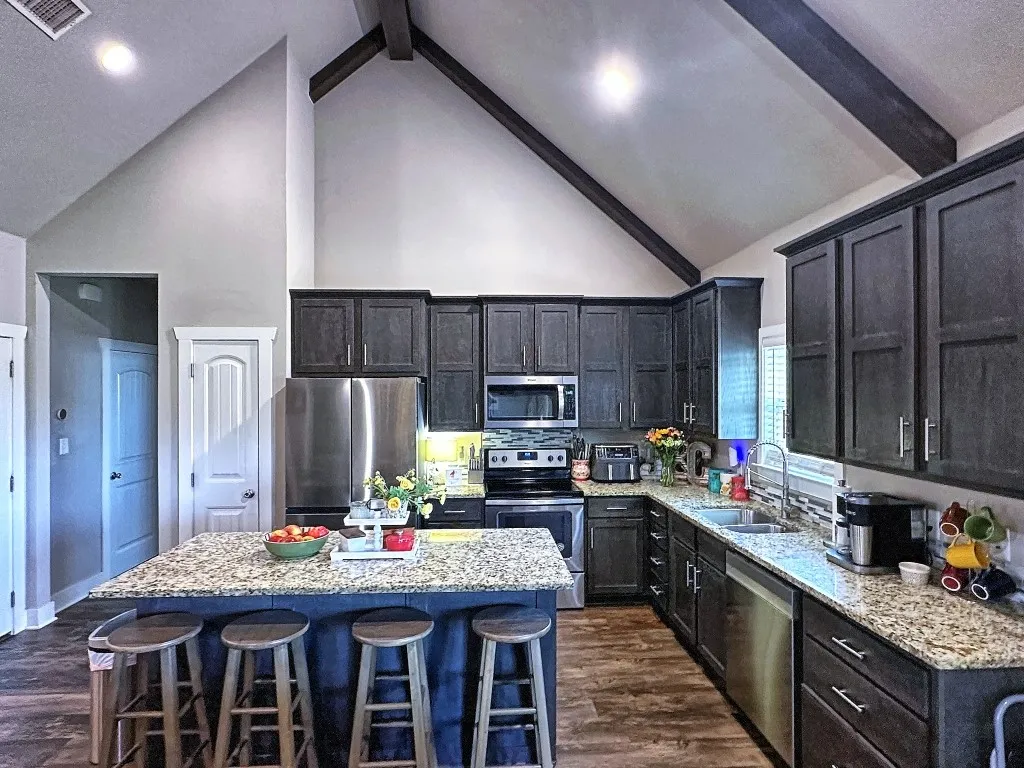 Single Family Residence For Sale in Henderson County , 6003 Sunrise, Athens, Texas 75752, 3 Bedroom, 2 Bathroom, 2 Garage spaces, 1,861 Sqft, built in 2019, mls#21386217, Real Estate Agent in Athens, Homes For Sale in Henderson county, Homes For Sale in Athens, Realtor in Athens Texas, Real Estate Brokerage Independent Realty Texas, Luminita Cordes Realtor