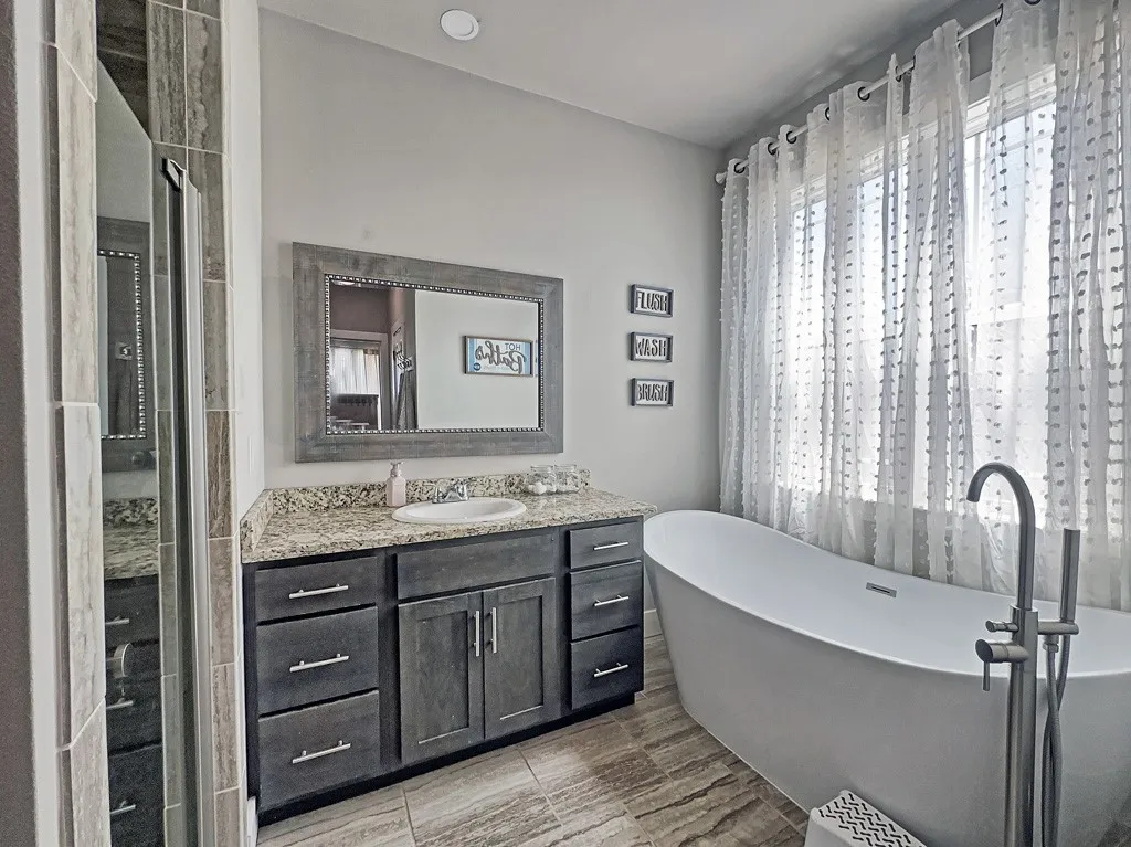 Single Family Residence For Sale in Henderson County , 6003 Sunrise, Athens, Texas 75752, 3 Bedroom, 2 Bathroom, 2 Garage spaces, 1,861 Sqft, built in 2019, mls#21386217, Real Estate Agent in Athens, Homes For Sale in Henderson county, Homes For Sale in Athens, Realtor in Athens Texas, Real Estate Brokerage Independent Realty Texas, Luminita Cordes Realtor