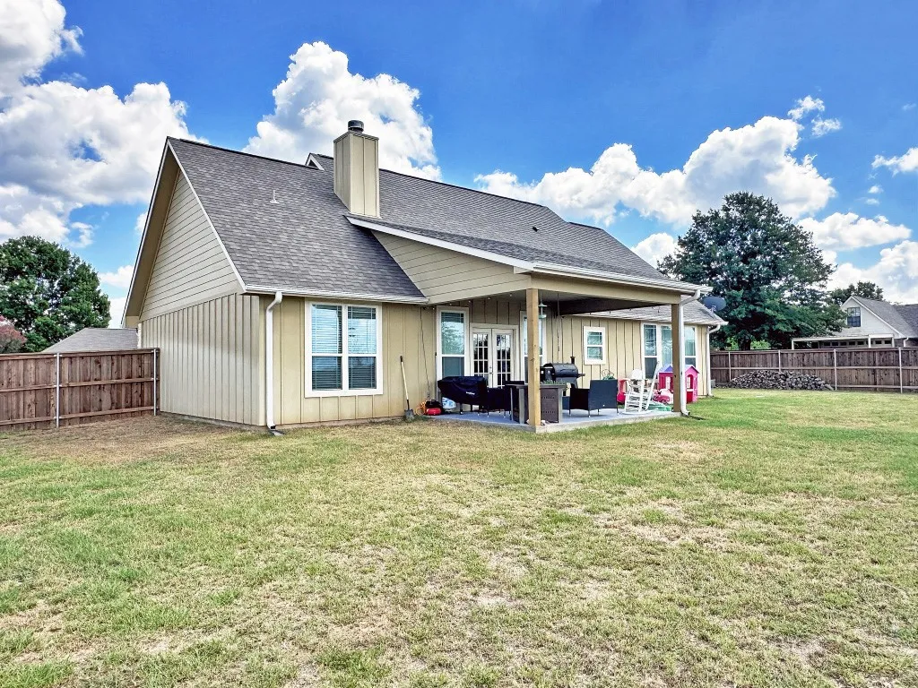 Single Family Residence For Sale in Henderson County , 6003 Sunrise, Athens, Texas 75752, 3 Bedroom, 2 Bathroom, 2 Garage spaces, 1,861 Sqft, built in 2019, mls#21386217, Real Estate Agent in Athens, Homes For Sale in Henderson county, Homes For Sale in Athens, Realtor in Athens Texas, Real Estate Brokerage Independent Realty Texas, Luminita Cordes Realtor