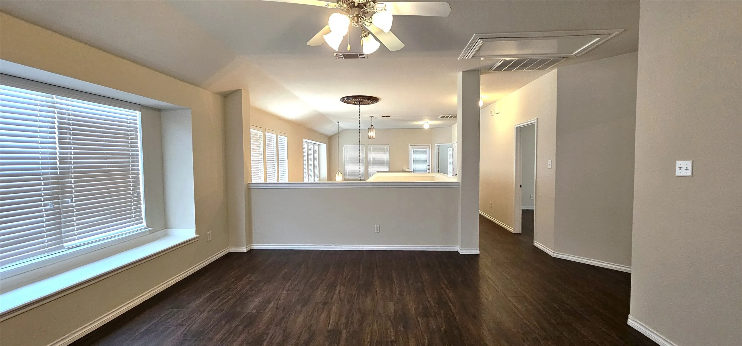 Single Family Residence For Rent in Denton County , 1117 Caudle Lane, Savannah, Texas 76227, 4 Bedroom, 4 Bathroom, 2 Garage spaces, 3,036 Sqft, built in 2008, mls#21386128, Real Estate Agent in Savannah, Homes For Rent in Denton county, Homes For Rent in Savannah, Realtor in Savannah Texas, Real Estate Brokerage Independent Realty Texas, Luminita Cordes Realtor