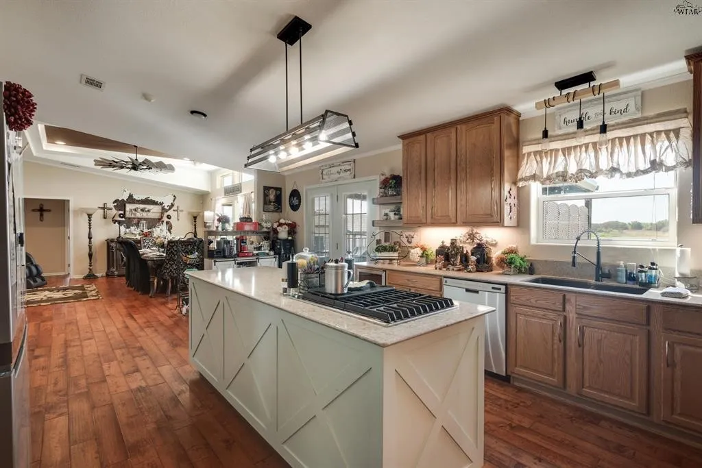 Single Family Residence For Sale in Clay County , 7653 FM 2606, Henrietta, Texas 76365, 4 Bedroom, 3 Bathroom, 1 Garage spaces, 2,280 Sqft, built in 2010, mls#21386147, Real Estate Agent in Henrietta, Homes For Sale in Clay county, Homes For Sale in Henrietta, Realtor in Henrietta Texas, Real Estate Brokerage Independent Realty Texas, Luminita Cordes Realtor