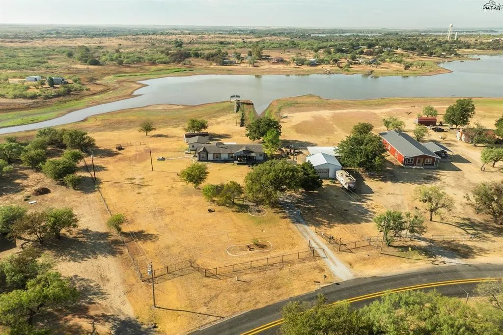 Single Family Residence For Sale in Clay County , 7653 FM 2606, Henrietta, Texas 76365, 4 Bedroom, 3 Bathroom, 1 Garage spaces, 2,280 Sqft, built in 2010, mls#21386147, Real Estate Agent in Henrietta, Homes For Sale in Clay county, Homes For Sale in Henrietta, Realtor in Henrietta Texas, Real Estate Brokerage Independent Realty Texas, Luminita Cordes Realtor