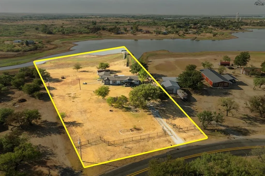 Single Family Residence For Sale in Clay County , 7653 FM 2606, Henrietta, Texas 76365, 4 Bedroom, 3 Bathroom, 1 Garage spaces, 2,280 Sqft, built in 2010, mls#21386147, Real Estate Agent in Henrietta, Homes For Sale in Clay county, Homes For Sale in Henrietta, Realtor in Henrietta Texas, Real Estate Brokerage Independent Realty Texas, Luminita Cordes Realtor