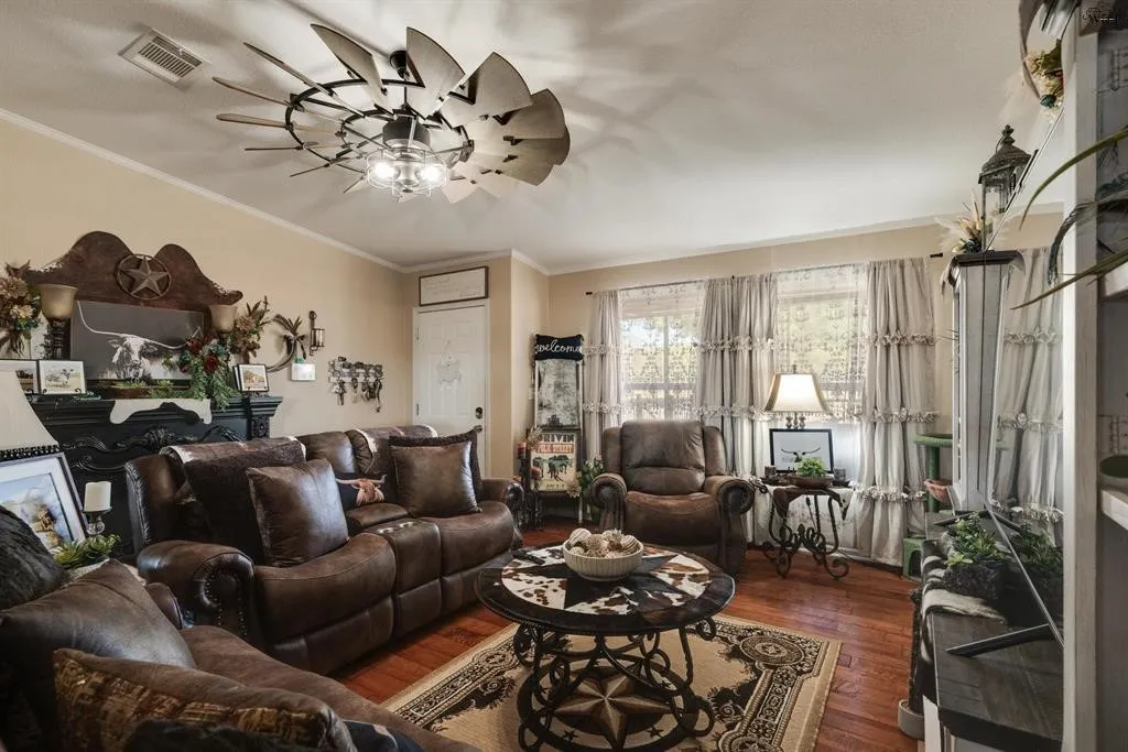 Single Family Residence For Sale in Clay County , 7653 FM 2606, Henrietta, Texas 76365, 4 Bedroom, 3 Bathroom, 1 Garage spaces, 2,280 Sqft, built in 2010, mls#21386147, Real Estate Agent in Henrietta, Homes For Sale in Clay county, Homes For Sale in Henrietta, Realtor in Henrietta Texas, Real Estate Brokerage Independent Realty Texas, Luminita Cordes Realtor
