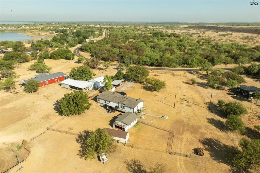 Single Family Residence For Sale in Clay County , 7653 FM 2606, Henrietta, Texas 76365, 4 Bedroom, 3 Bathroom, 1 Garage spaces, 2,280 Sqft, built in 2010, mls#21386147, Real Estate Agent in Henrietta, Homes For Sale in Clay county, Homes For Sale in Henrietta, Realtor in Henrietta Texas, Real Estate Brokerage Independent Realty Texas, Luminita Cordes Realtor