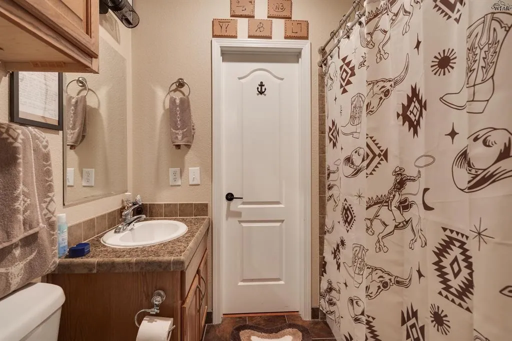 Single Family Residence For Sale in Clay County , 7653 FM 2606, Henrietta, Texas 76365, 4 Bedroom, 3 Bathroom, 1 Garage spaces, 2,280 Sqft, built in 2010, mls#21386147, Real Estate Agent in Henrietta, Homes For Sale in Clay county, Homes For Sale in Henrietta, Realtor in Henrietta Texas, Real Estate Brokerage Independent Realty Texas, Luminita Cordes Realtor
