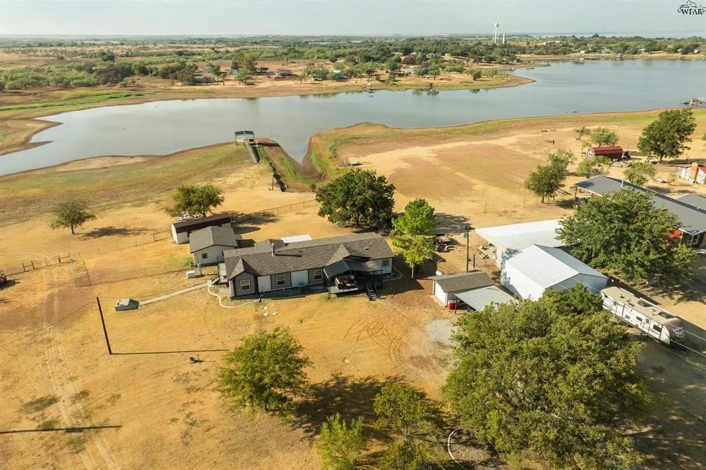Single Family Residence For Sale in Clay County , 7653 FM 2606, Henrietta, Texas 76365, 4 Bedroom, 3 Bathroom, 1 Garage spaces, 2,280 Sqft, built in 2010, mls#21386147, Real Estate Agent in Henrietta, Homes For Sale in Clay county, Homes For Sale in Henrietta, Realtor in Henrietta Texas, Real Estate Brokerage Independent Realty Texas, Luminita Cordes Realtor