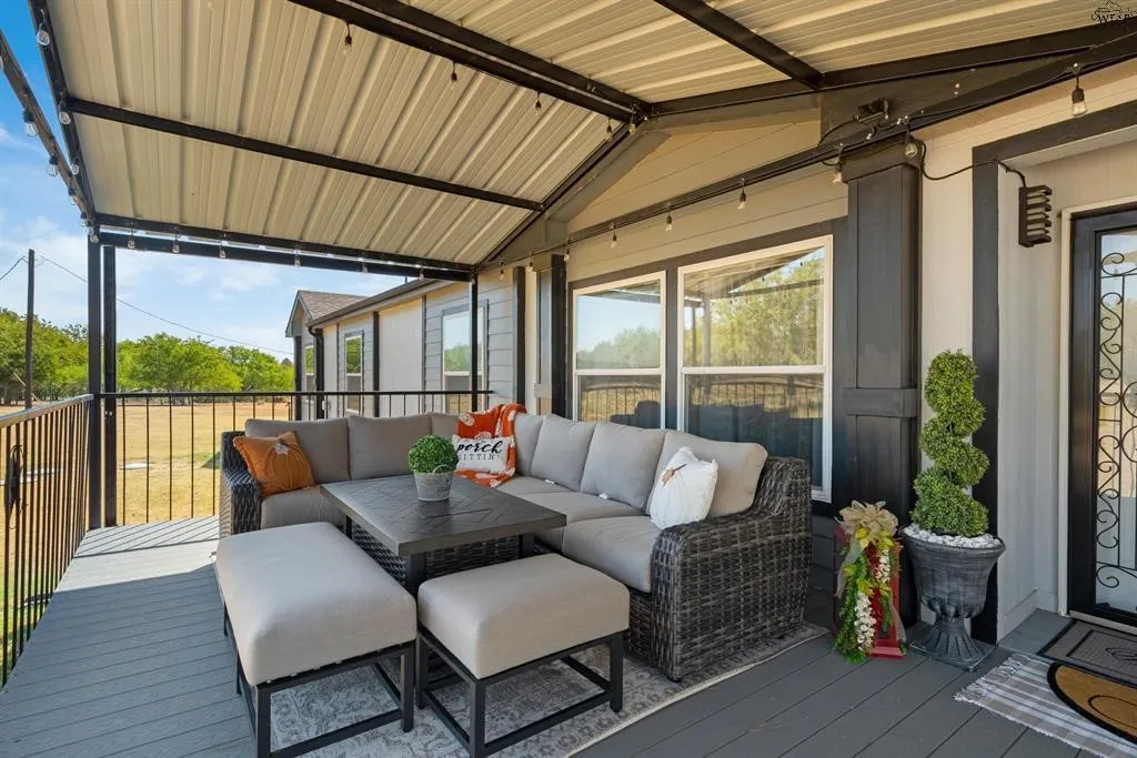 Single Family Residence For Sale in Clay County , 7653 FM 2606, Henrietta, Texas 76365, 4 Bedroom, 3 Bathroom, 1 Garage spaces, 2,280 Sqft, built in 2010, mls#21386147, Real Estate Agent in Henrietta, Homes For Sale in Clay county, Homes For Sale in Henrietta, Realtor in Henrietta Texas, Real Estate Brokerage Independent Realty Texas, Luminita Cordes Realtor