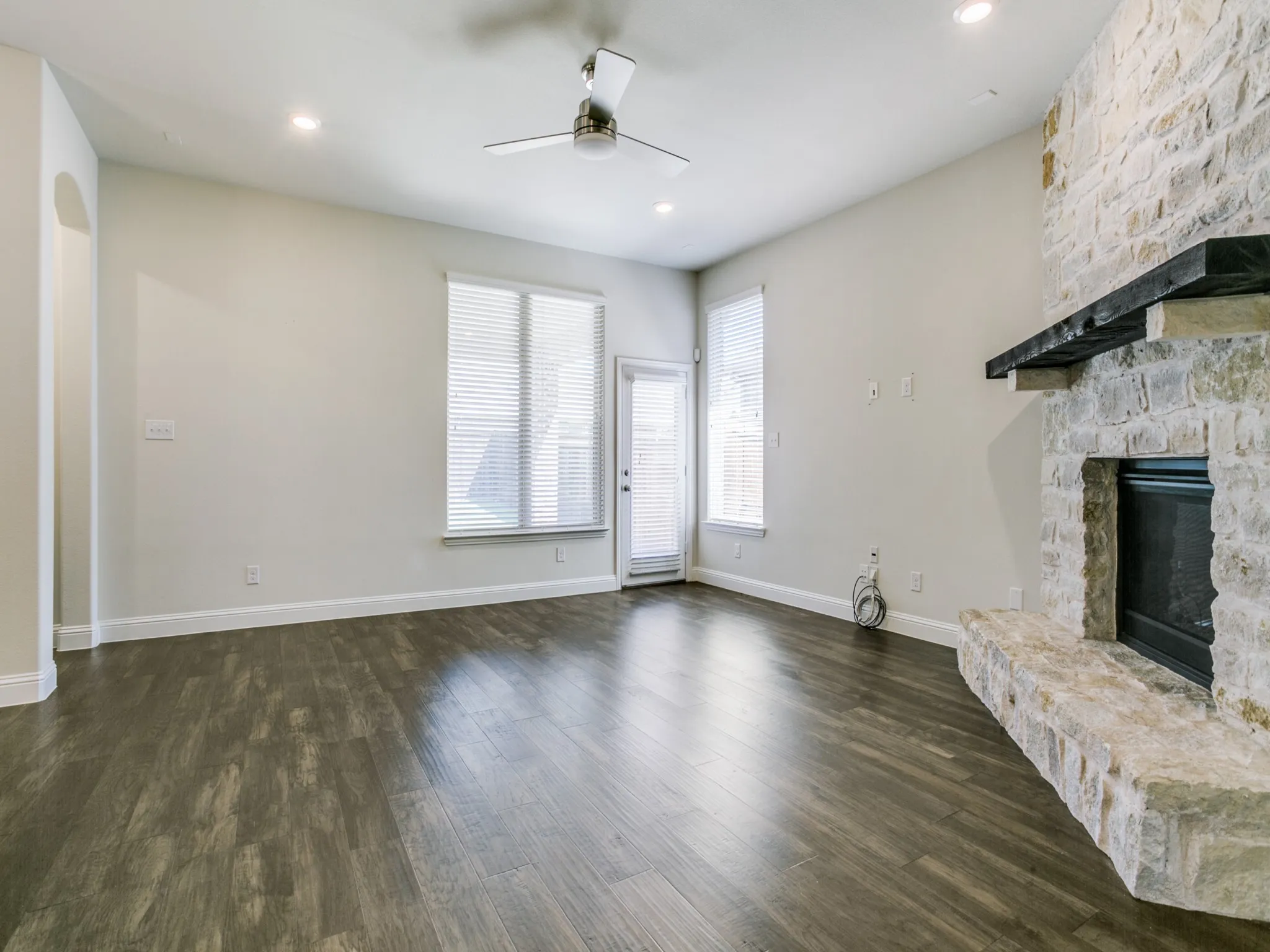 Single Family Residence For Rent in Collin County , 2215 Yorktown Drive, Melissa, Texas 75454, 4 Bedroom, 3 Bathroom, 2 Garage spaces, 2,339 Sqft, built in 2017, mls#21386212, Real Estate Agent in Melissa, Homes For Rent in Collin county, Homes For Rent in Melissa, Realtor in Melissa Texas, Real Estate Brokerage Independent Realty Texas, Luminita Cordes Realtor